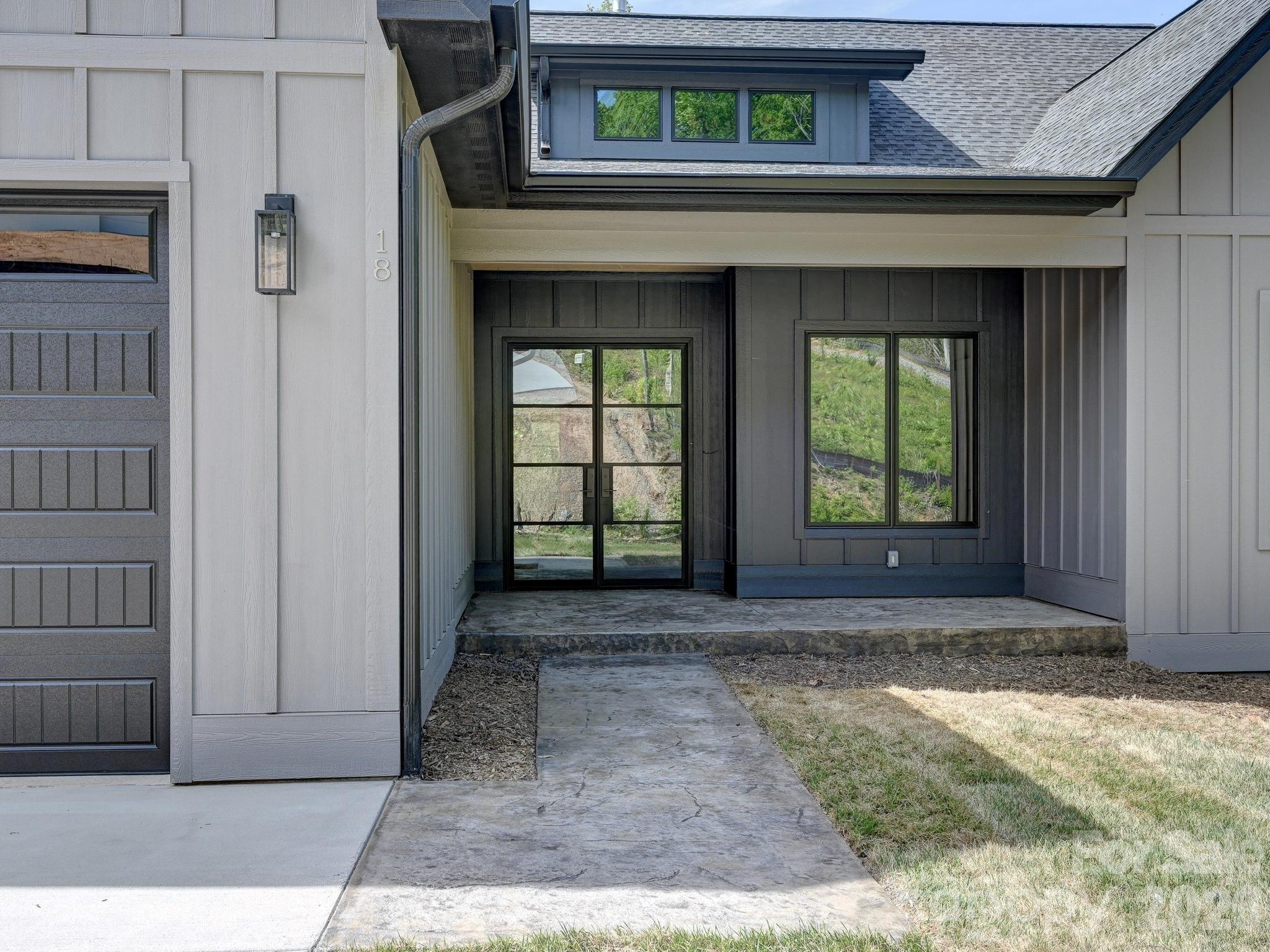 18 Erin Glen Court Property Photo 4