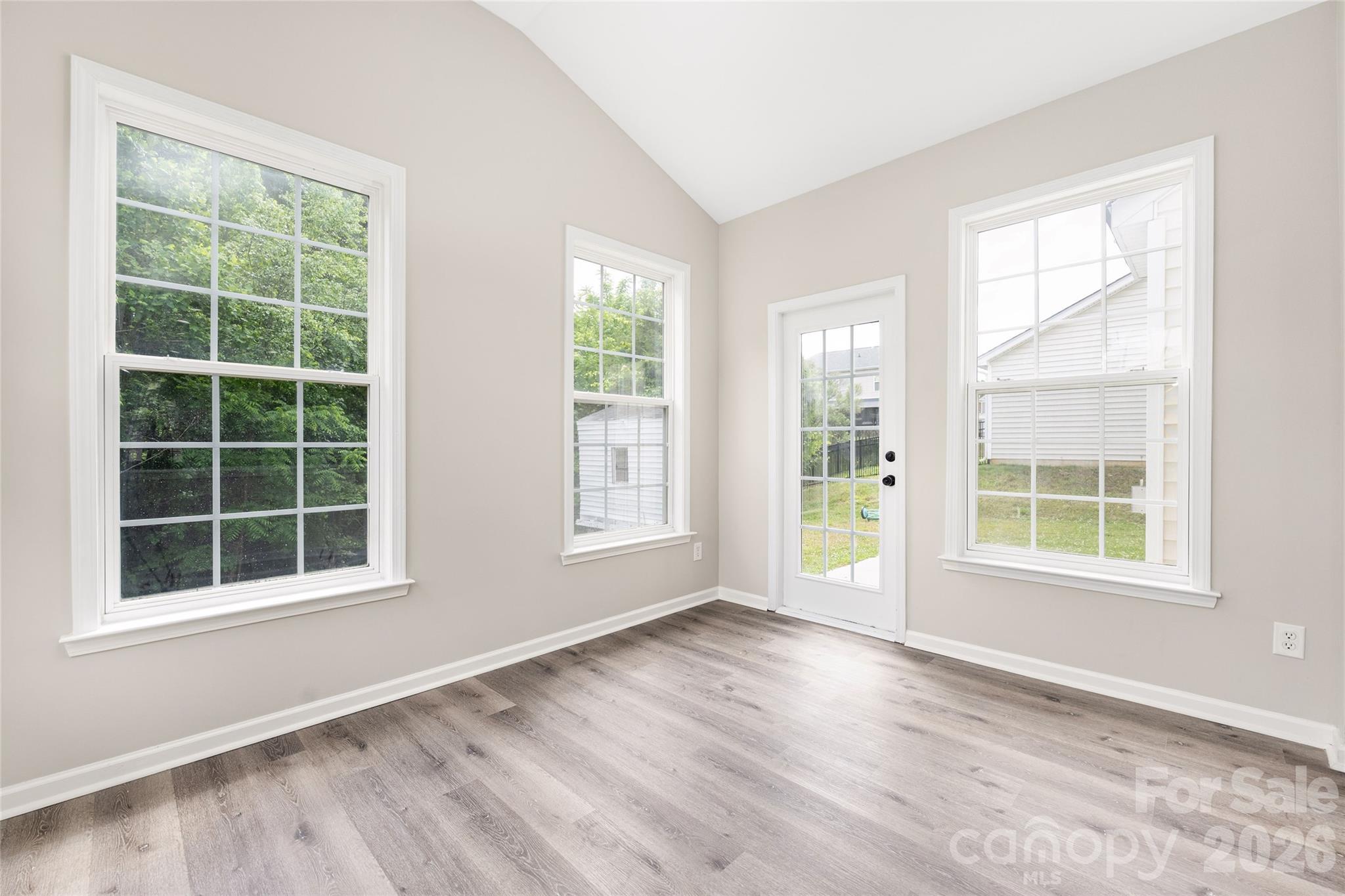 13834 Riding Hill Avenue Property Photo 10