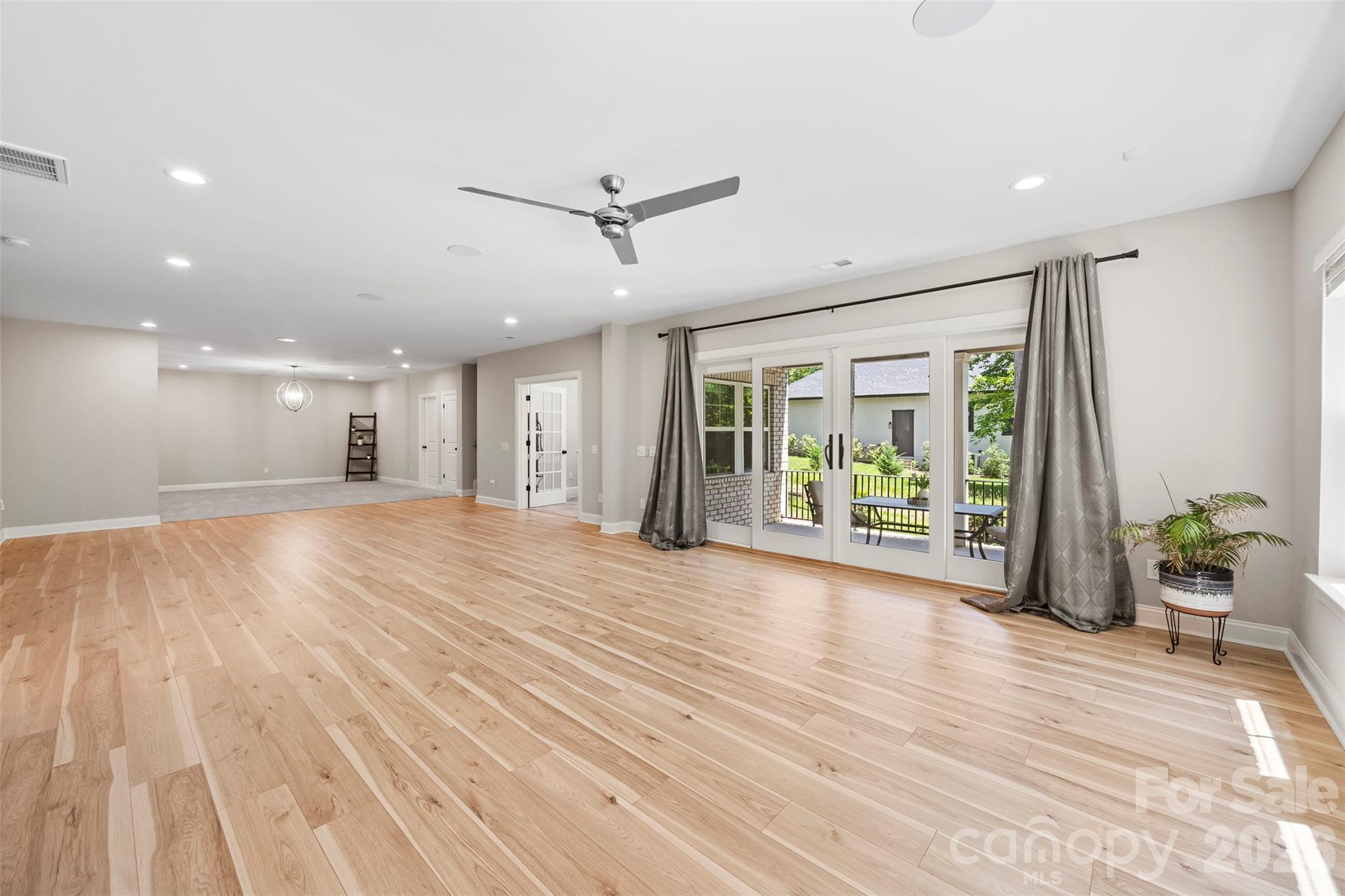 6039 Chimney Bluff Road Property Photo 5