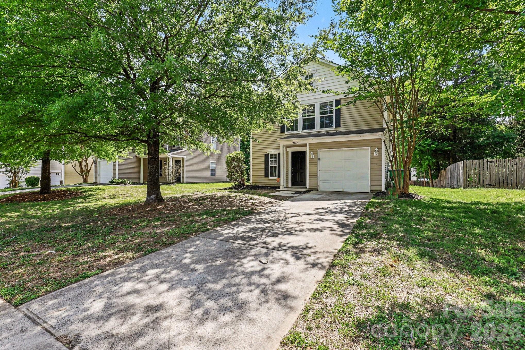 12425 Stowe Acres Drive Property Photo 2