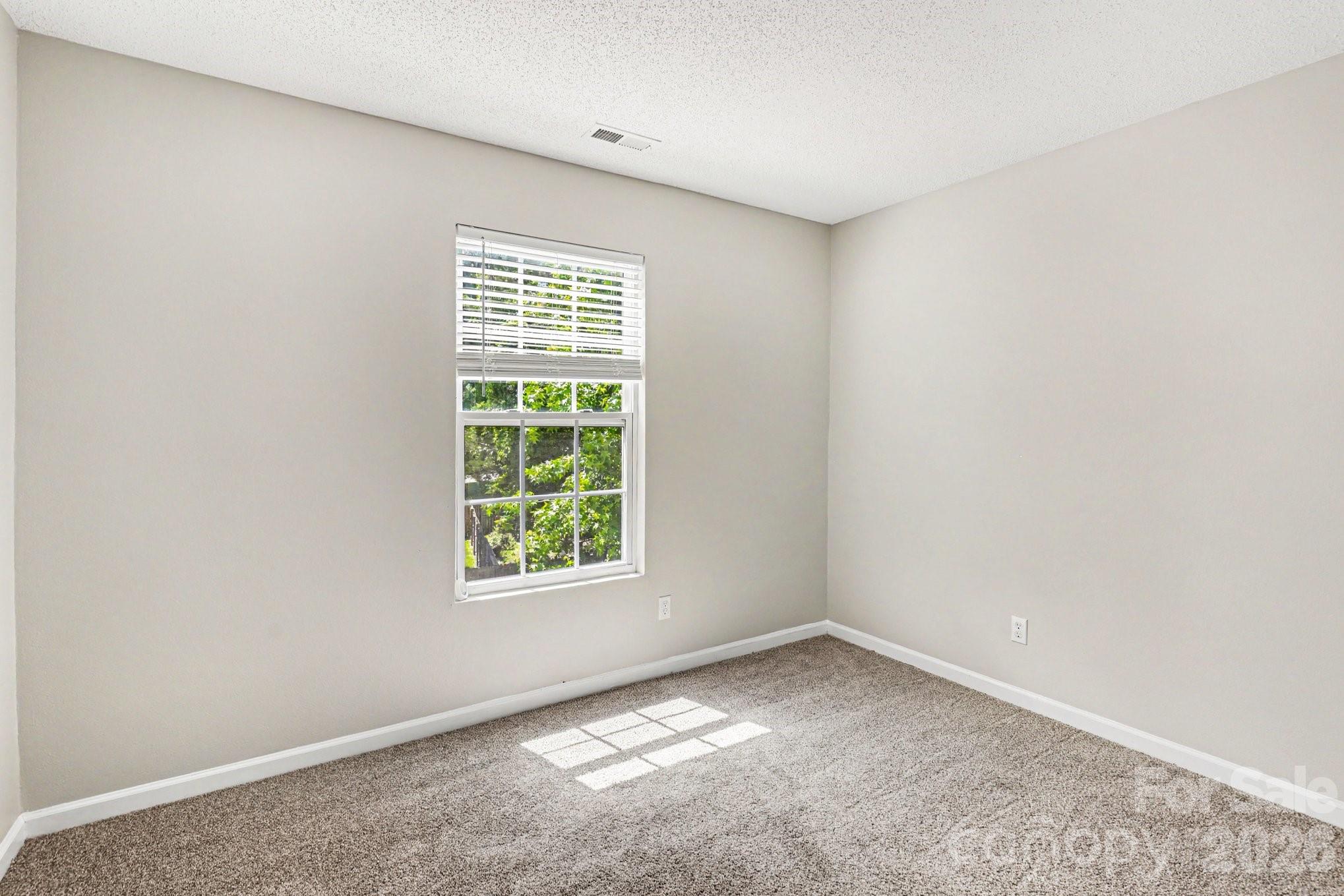 12425 Stowe Acres Drive Property Photo 10