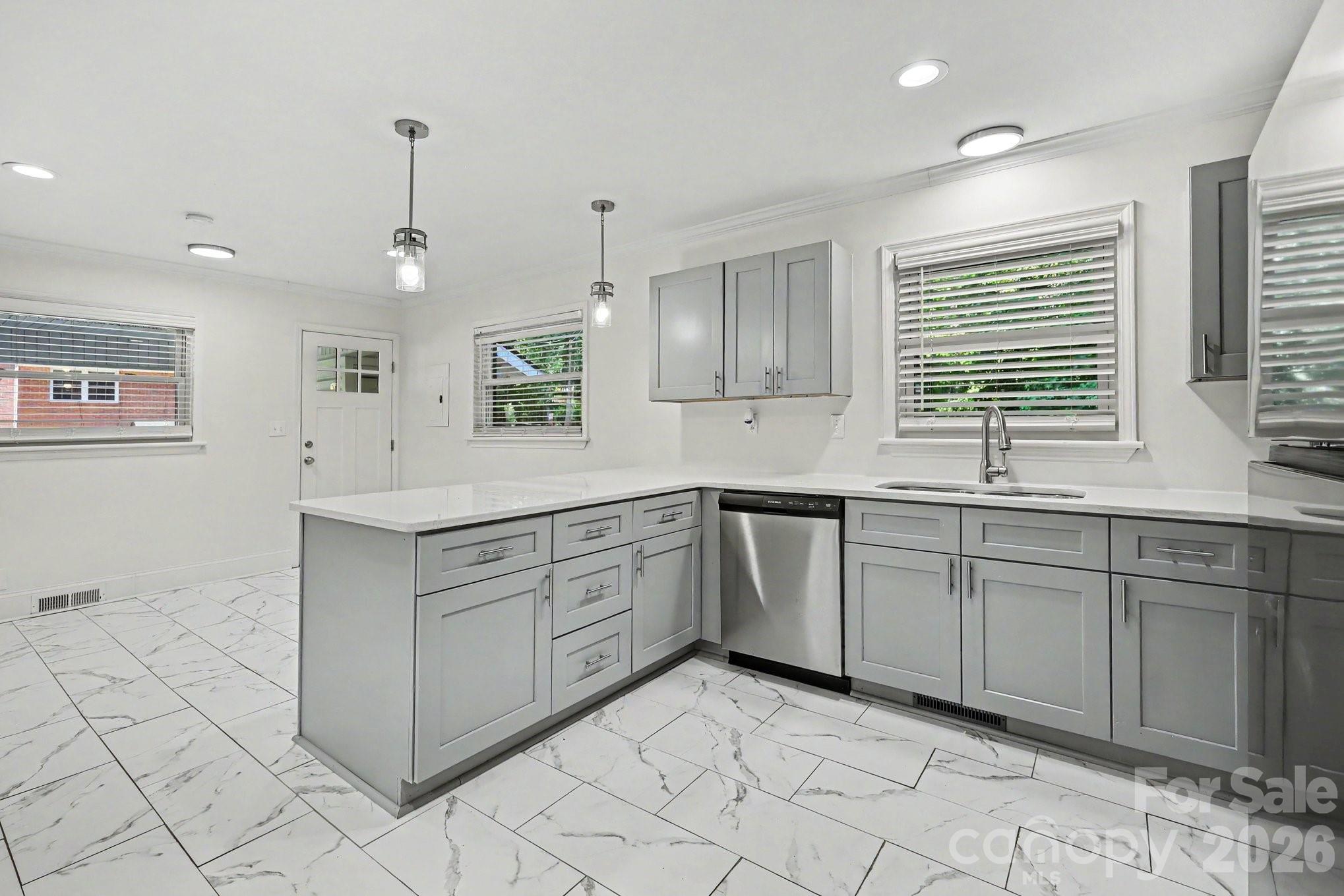 676 Sedgefield Street Property Photo 8