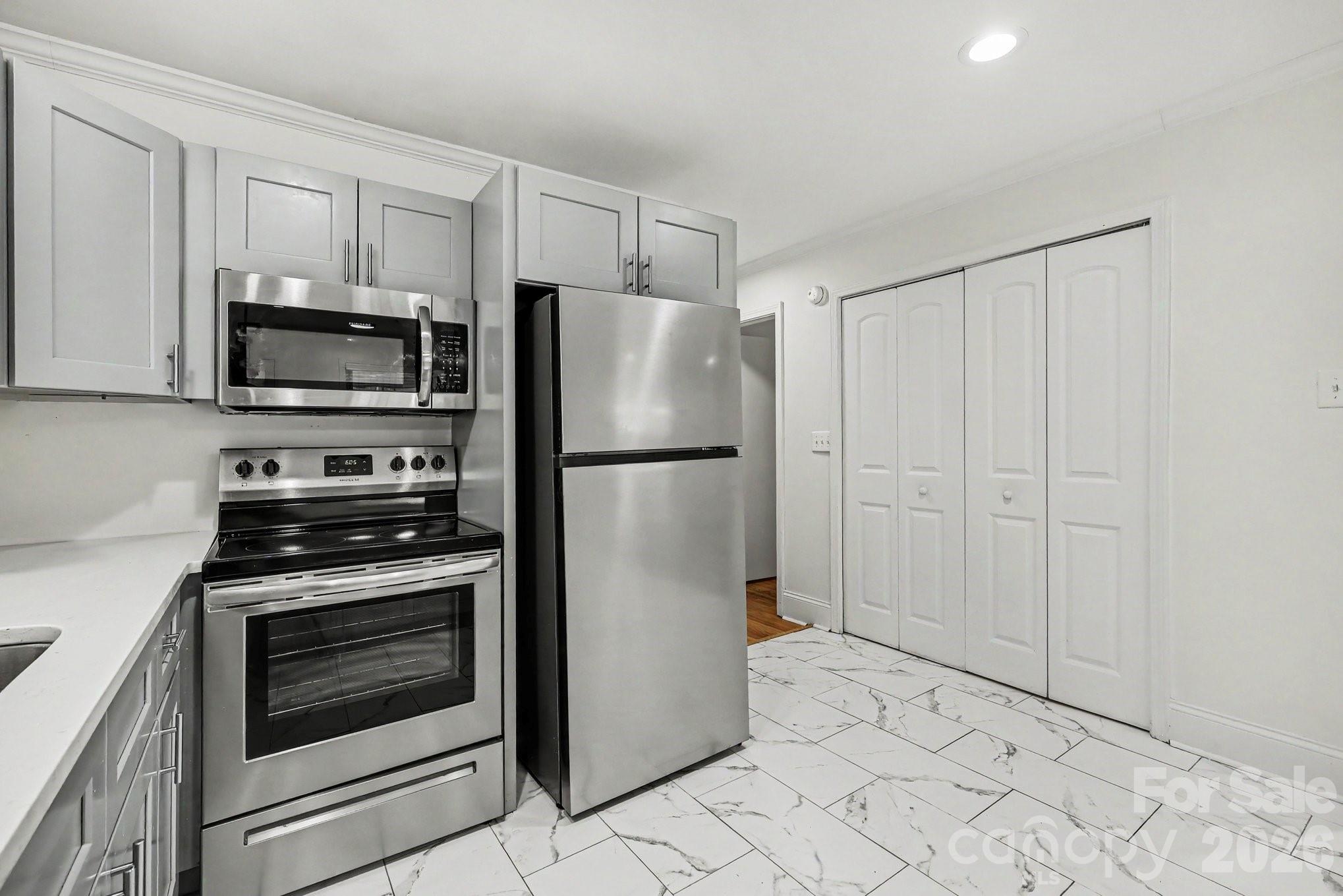 676 Sedgefield Street Property Photo 9