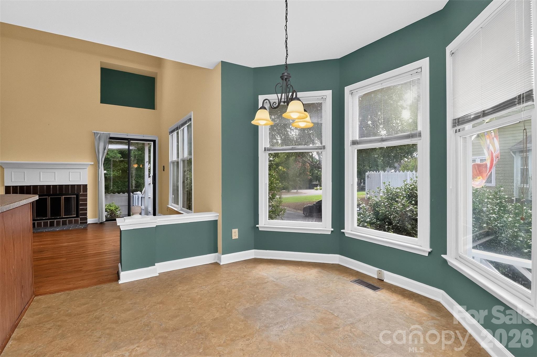 10316 Johns Towne Drive Property Photo 4