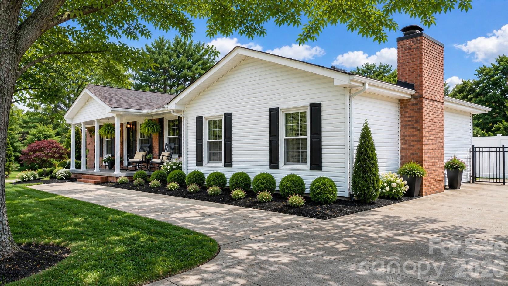 2596 Sweetbriar Circle Property Photo 1