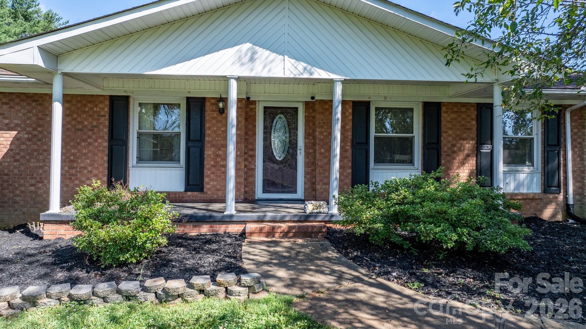 2596 Sweetbriar Circle Property Photo 2