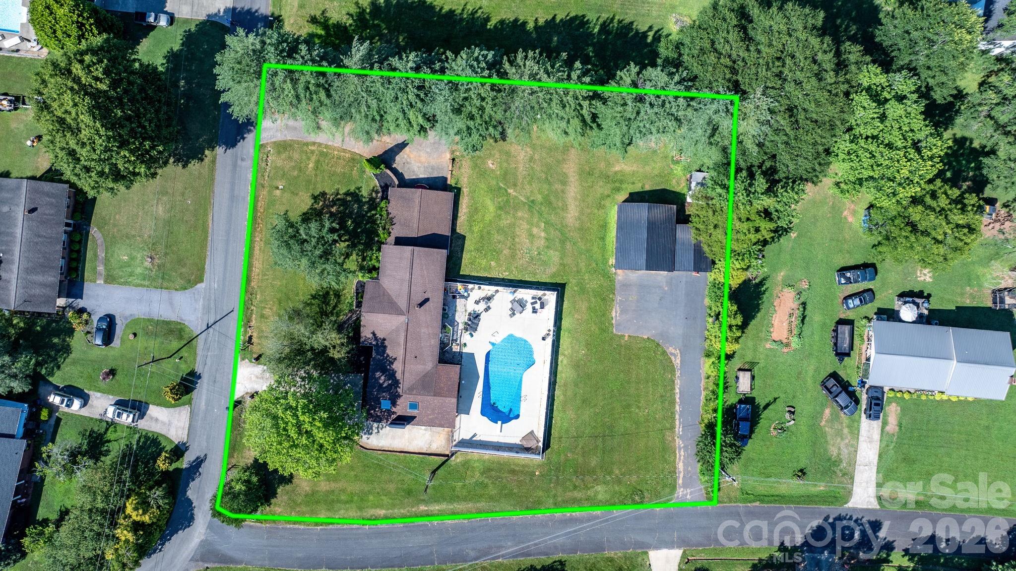 2596 Sweetbriar Circle Property Photo 4