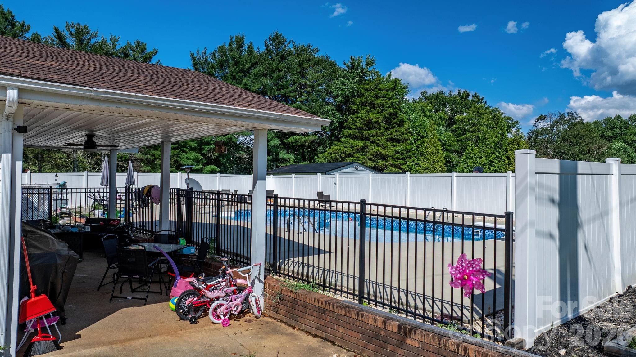 2596 Sweetbriar Circle Property Photo 28