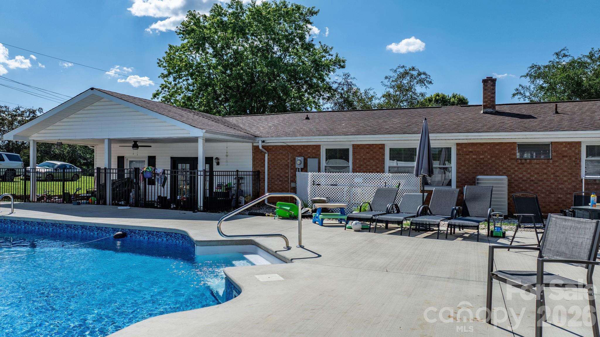 2596 Sweetbriar Circle Property Photo 34