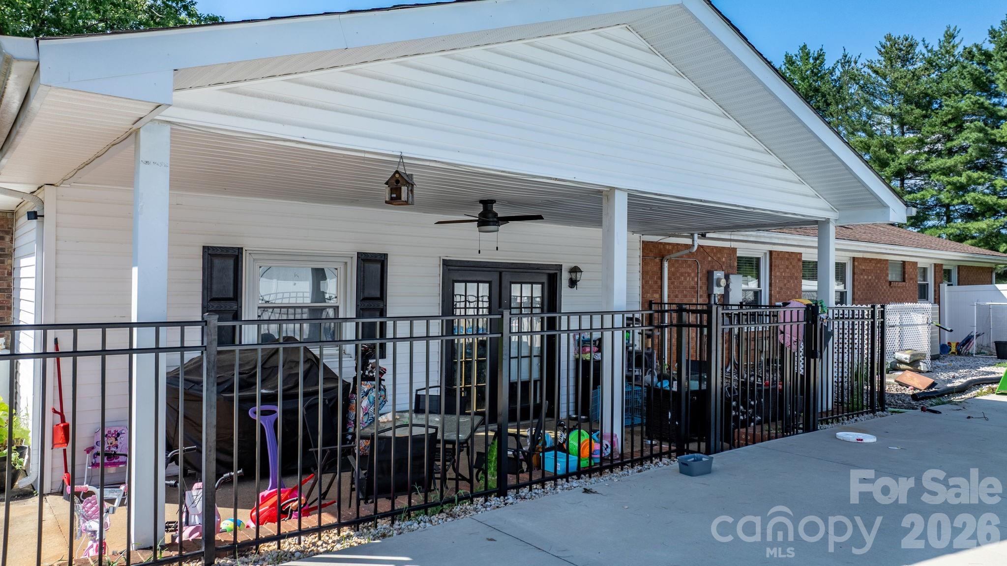2596 Sweetbriar Circle Property Photo 37