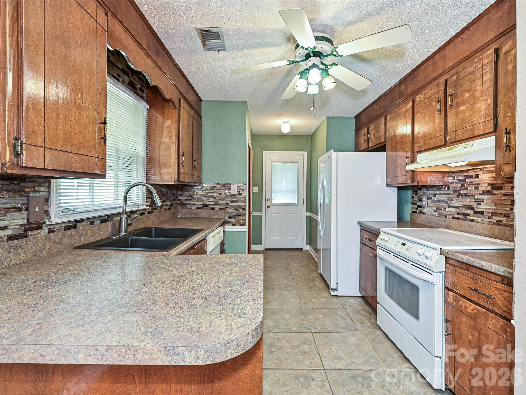 7422 Bradgate Road Property Photo 16