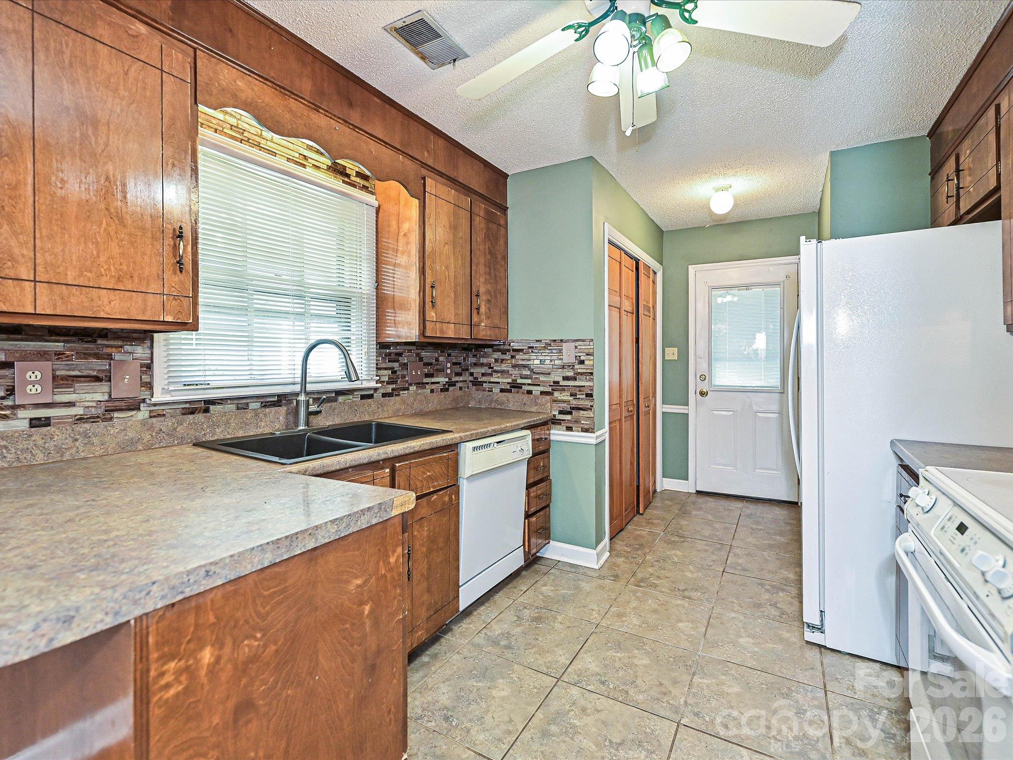 7422 Bradgate Road Property Photo 17