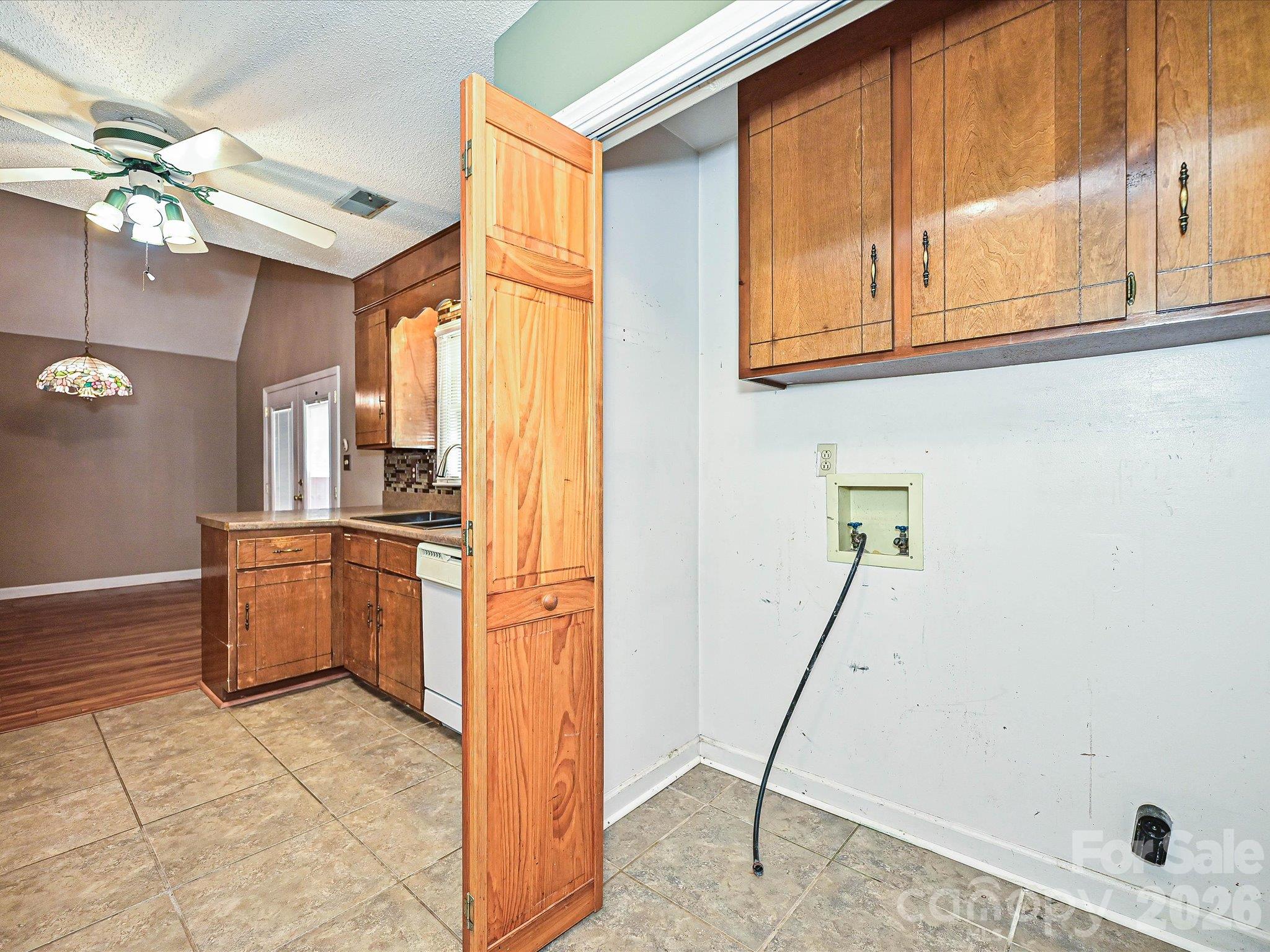 7422 Bradgate Road Property Photo 18