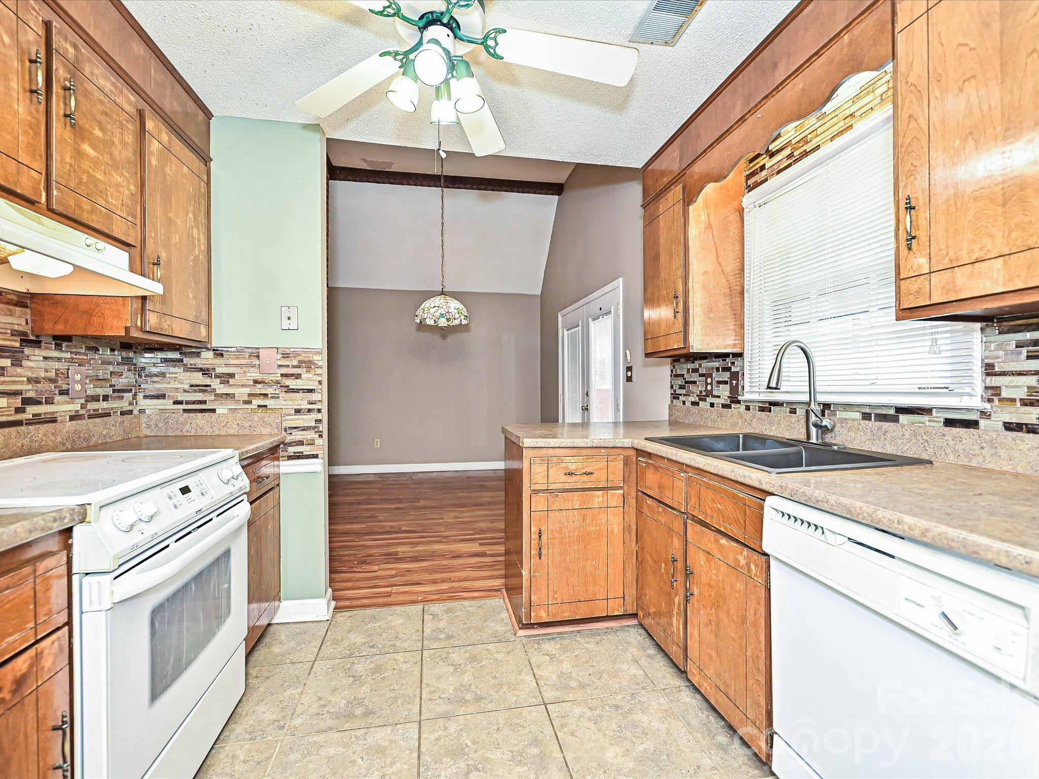 7422 Bradgate Road Property Photo 19