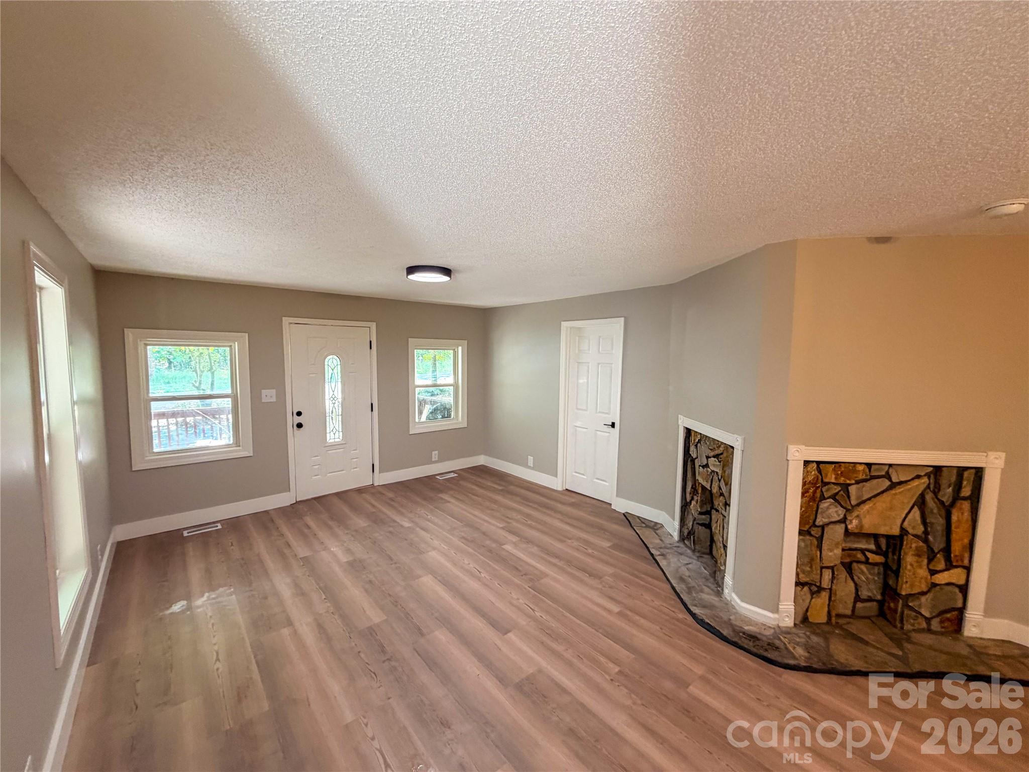 3910 Oakwood Circle Property Photo 3