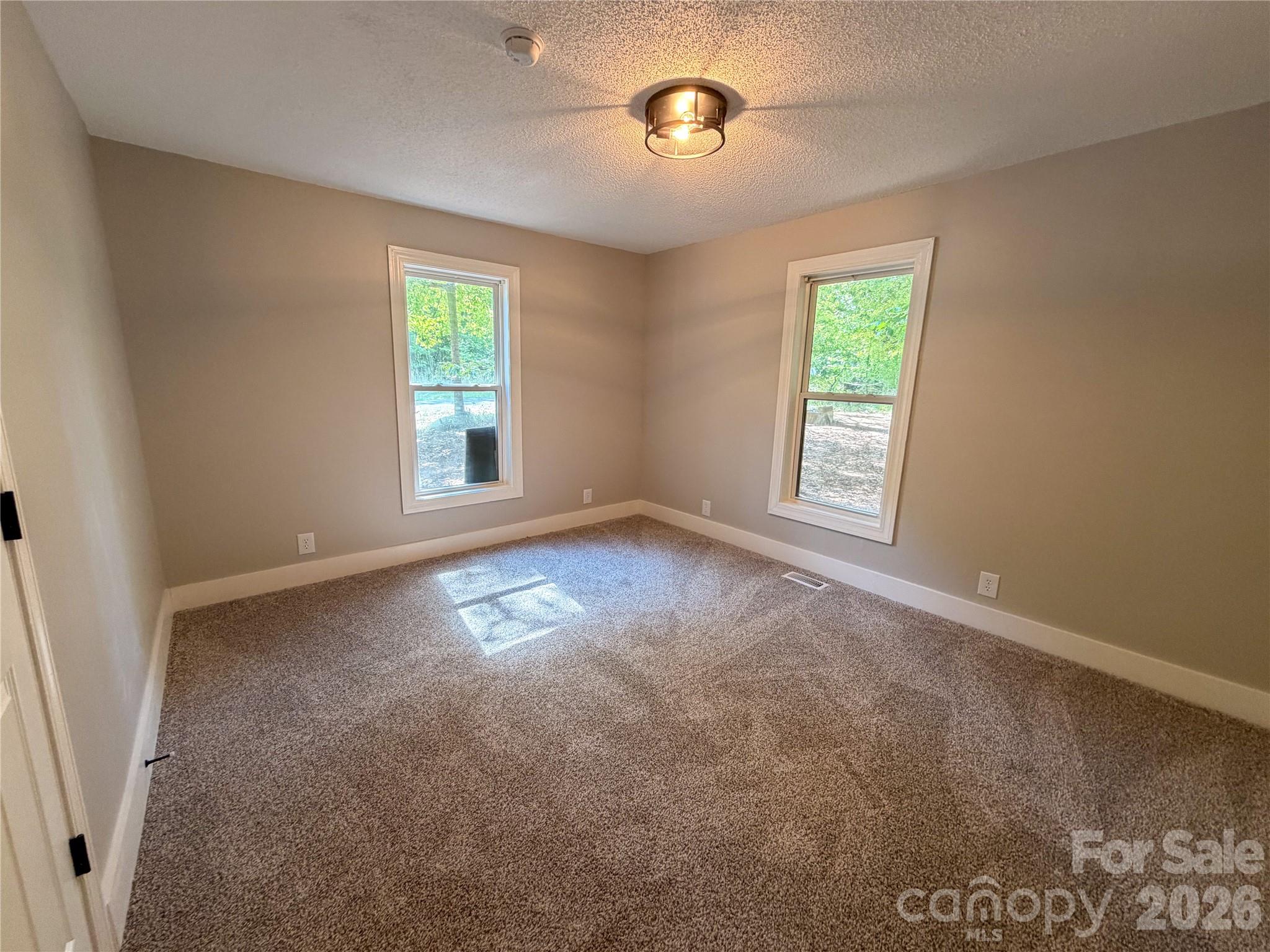 3910 Oakwood Circle Property Photo 9