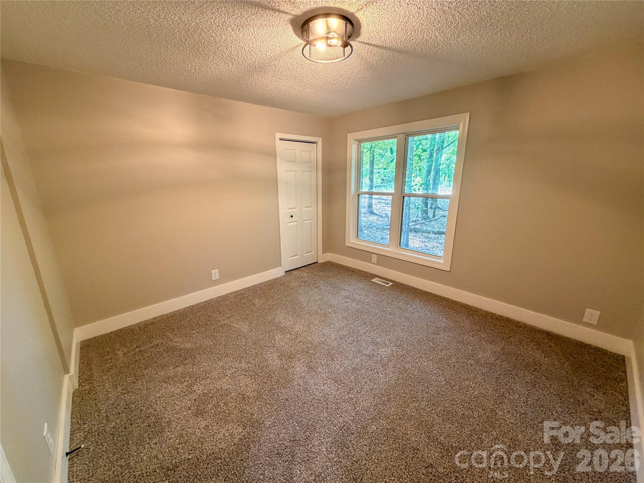 3910 Oakwood Circle Property Photo 11