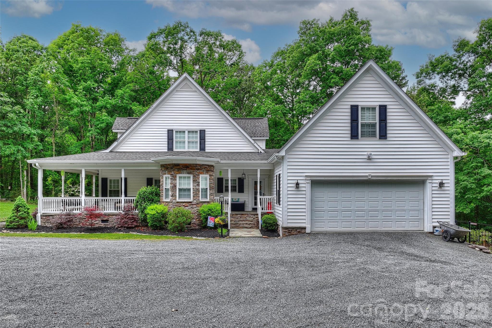9470 Hutchinson Lane Property Photo 3