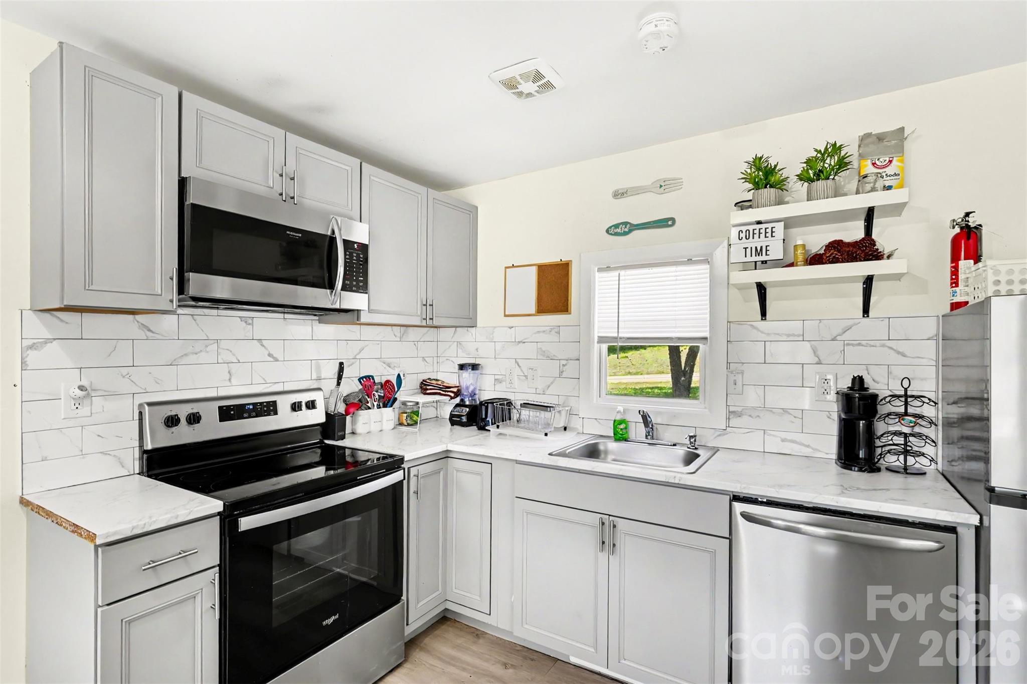 9937 Harwood Lane Property Photo 2