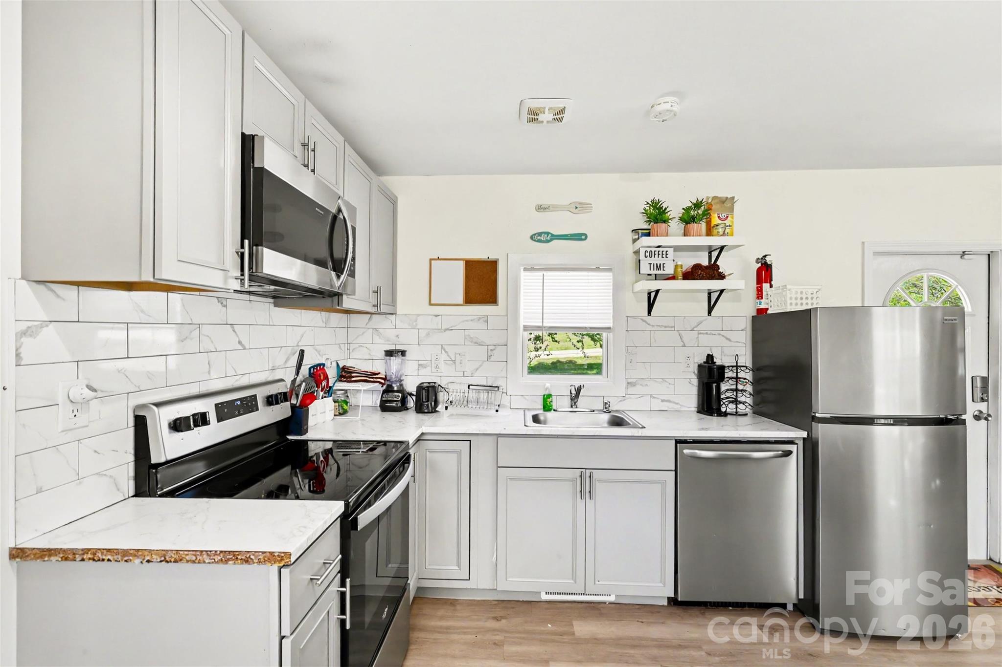 9937 Harwood Lane Property Photo 3