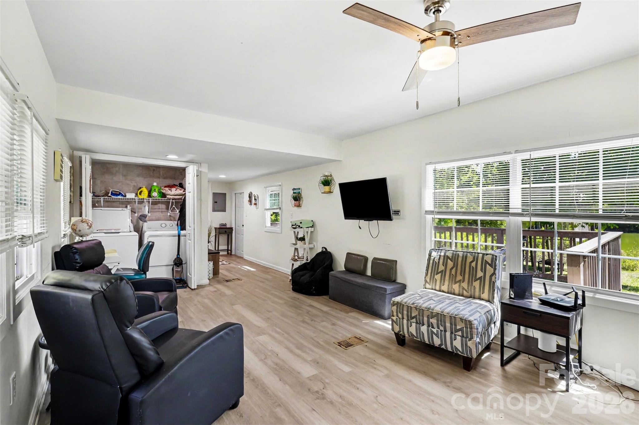 9937 Harwood Lane Property Photo 6