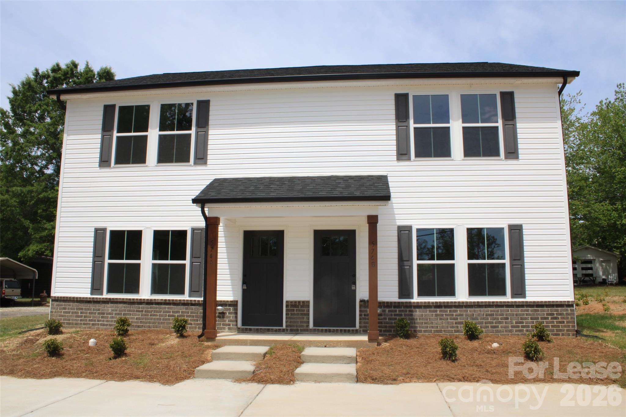 574 W Park Avenue B Property Photo 1