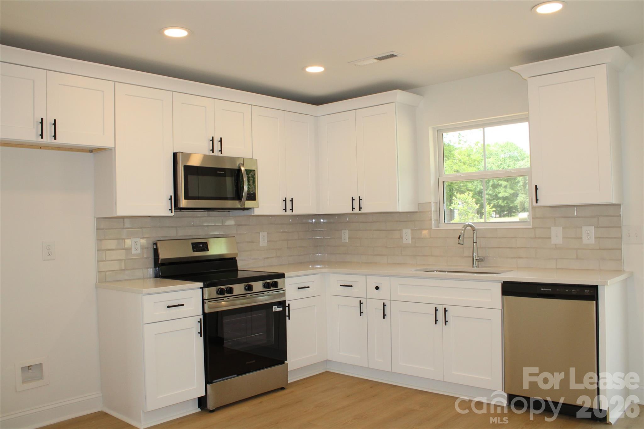 574 W Park Avenue B Property Photo 2