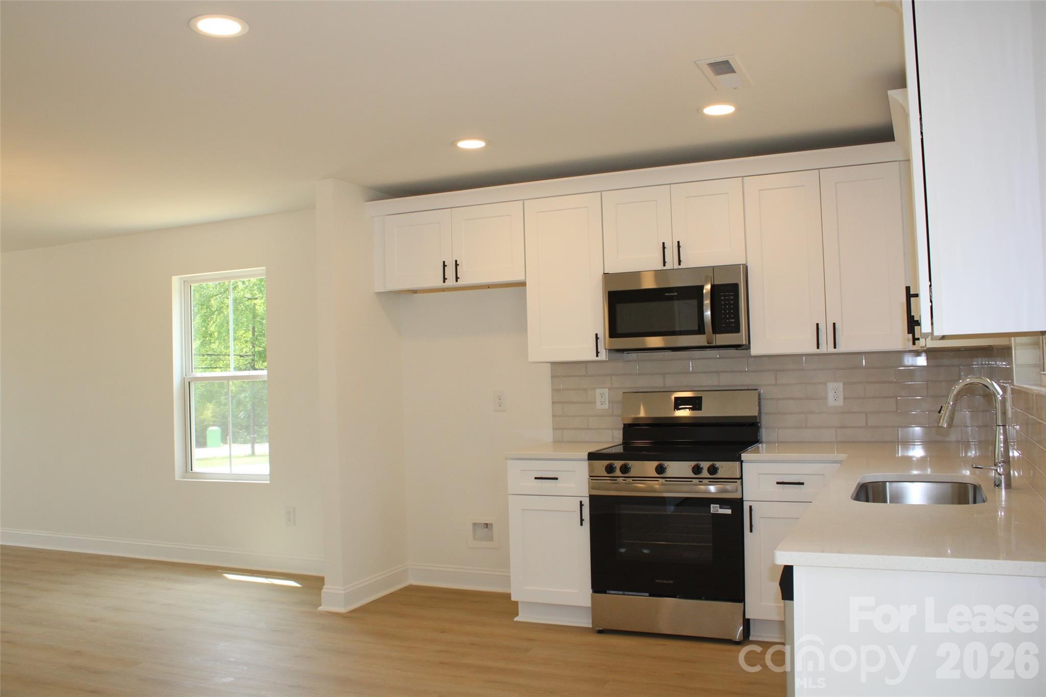 574 W Park Avenue B Property Photo 3