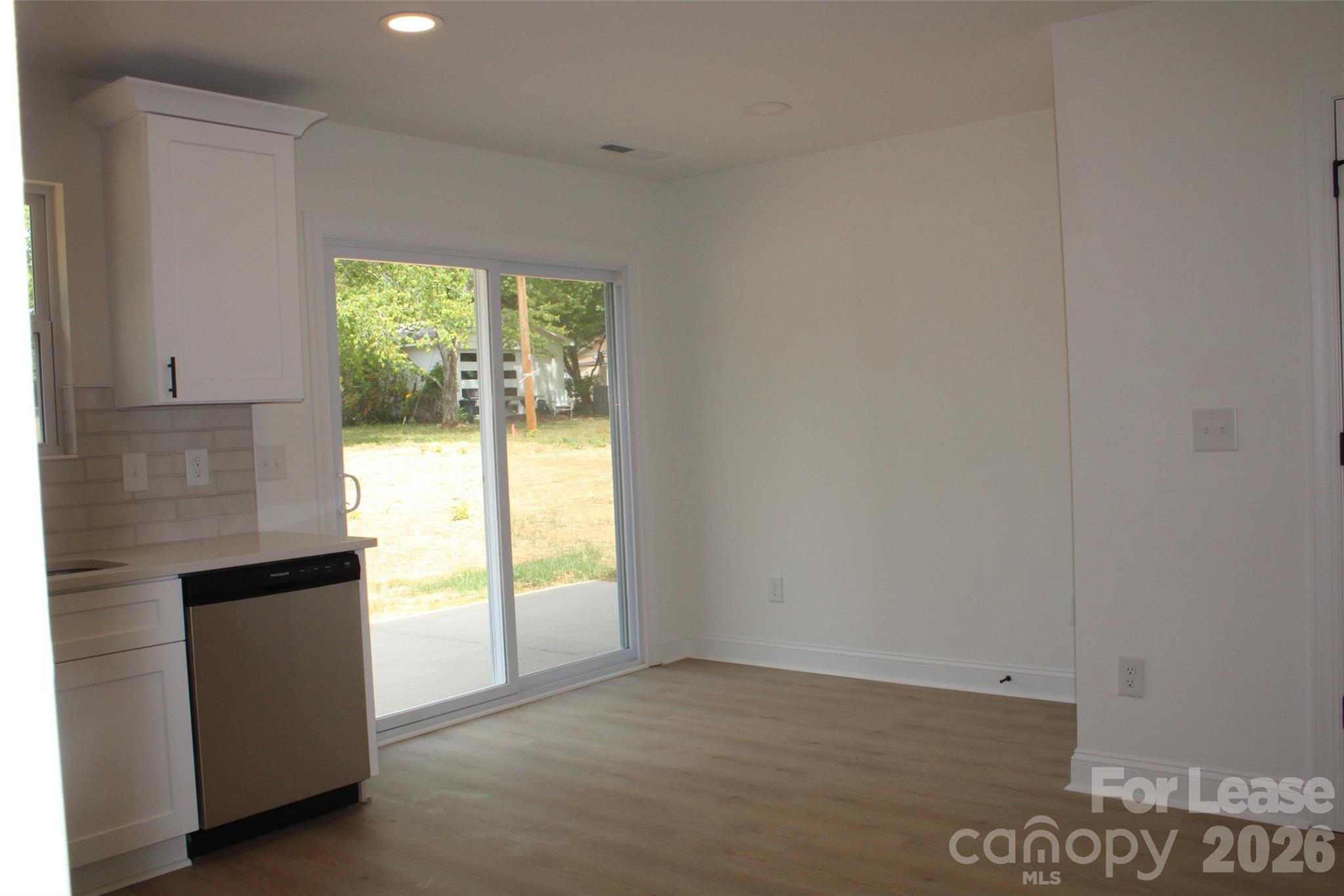 574 W Park Avenue B Property Photo 4