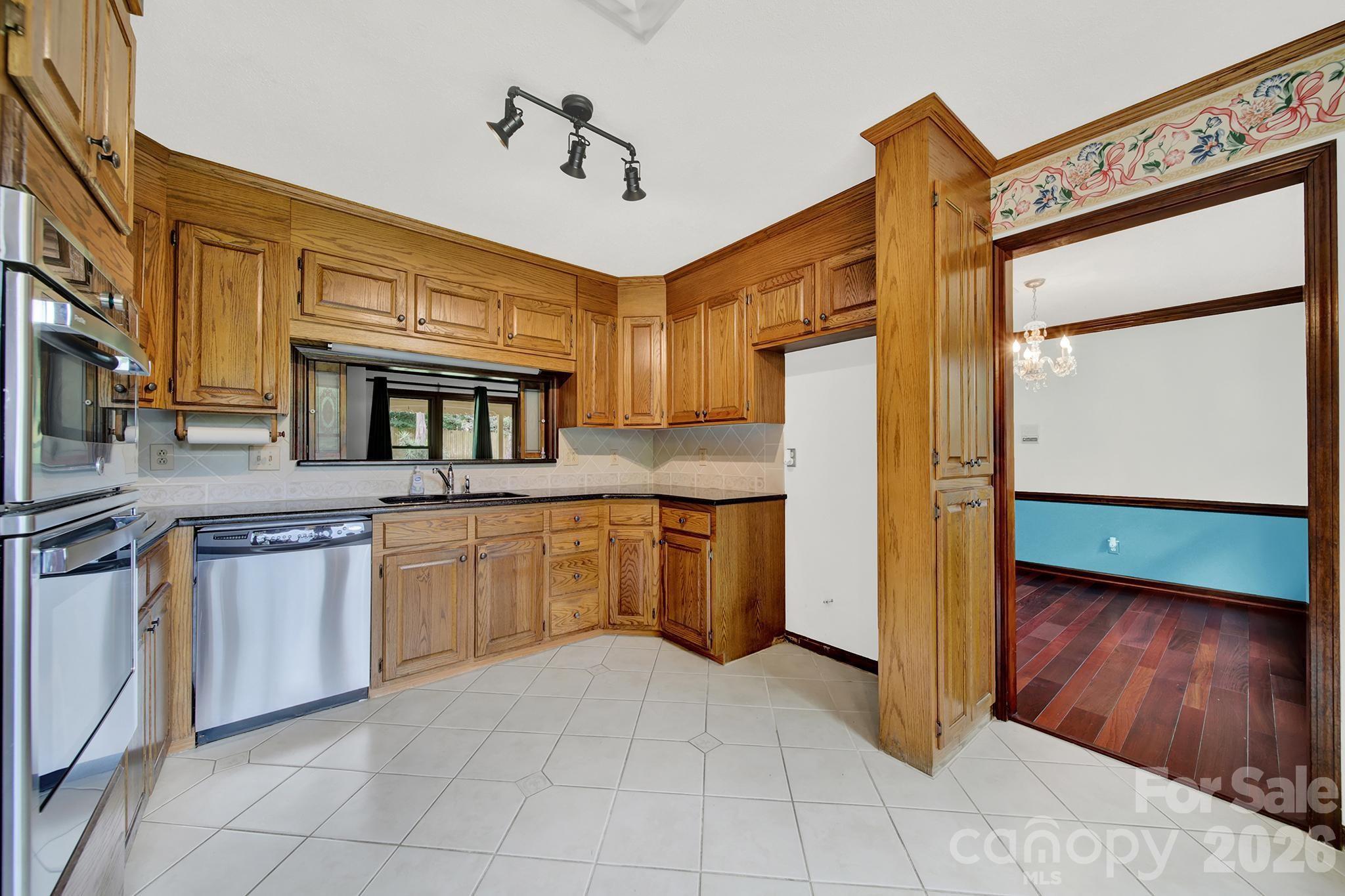 5913 Tom Query Road Property Photo 10