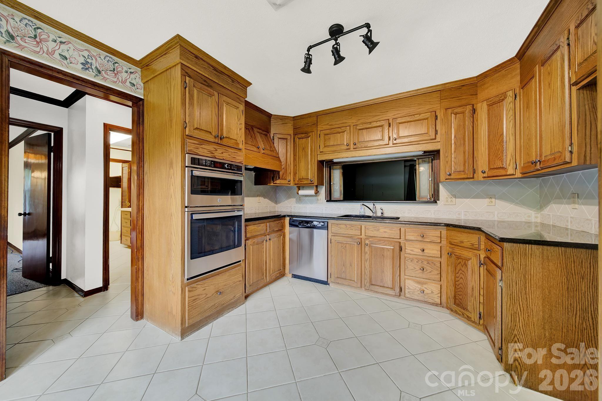 5913 Tom Query Road Property Photo 11