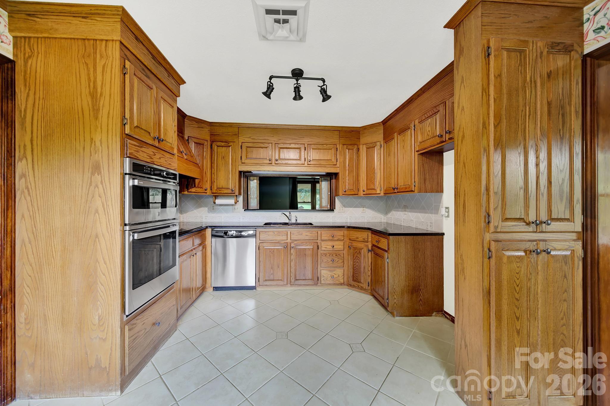 5913 Tom Query Road Property Photo 13
