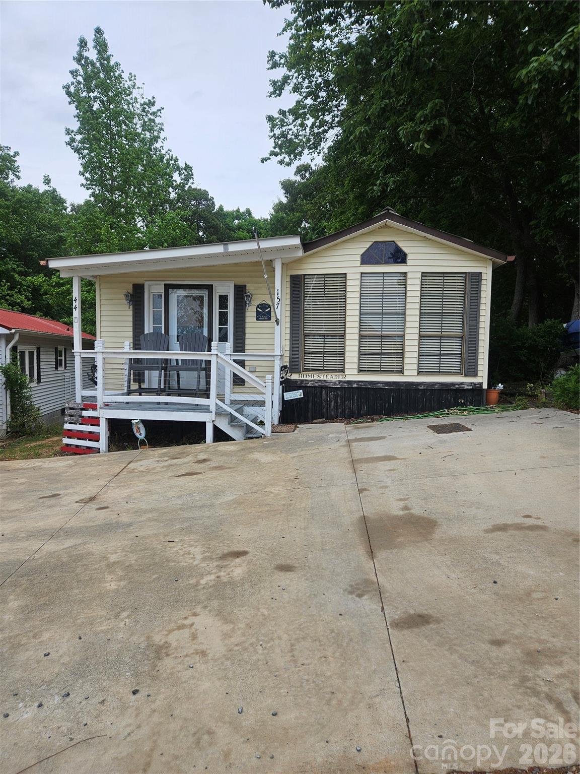157 Dogwood Circle Property Photo 2