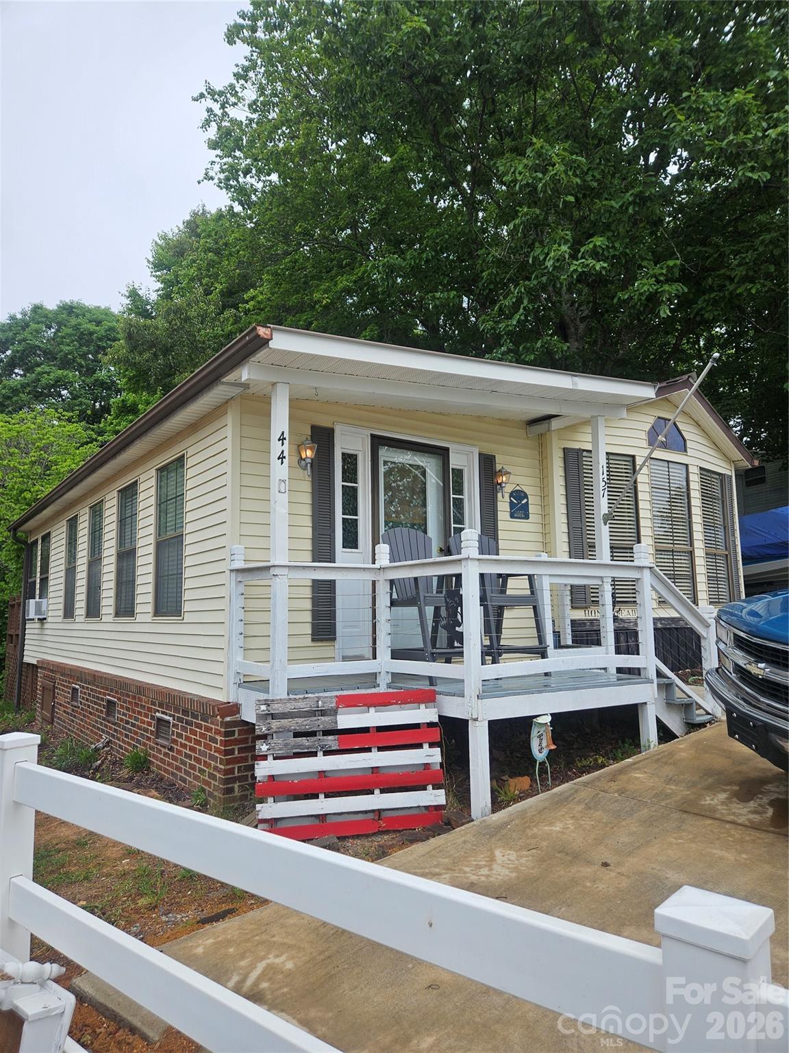 157 Dogwood Circle Property Photo 3