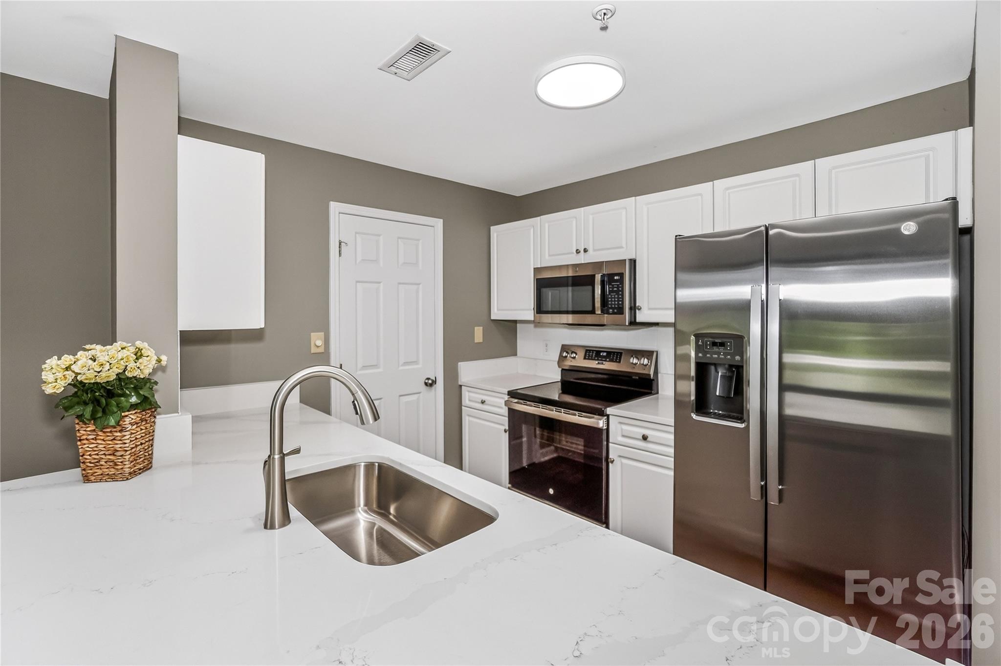 104 Pier 33 Drive 312 Property Photo 6