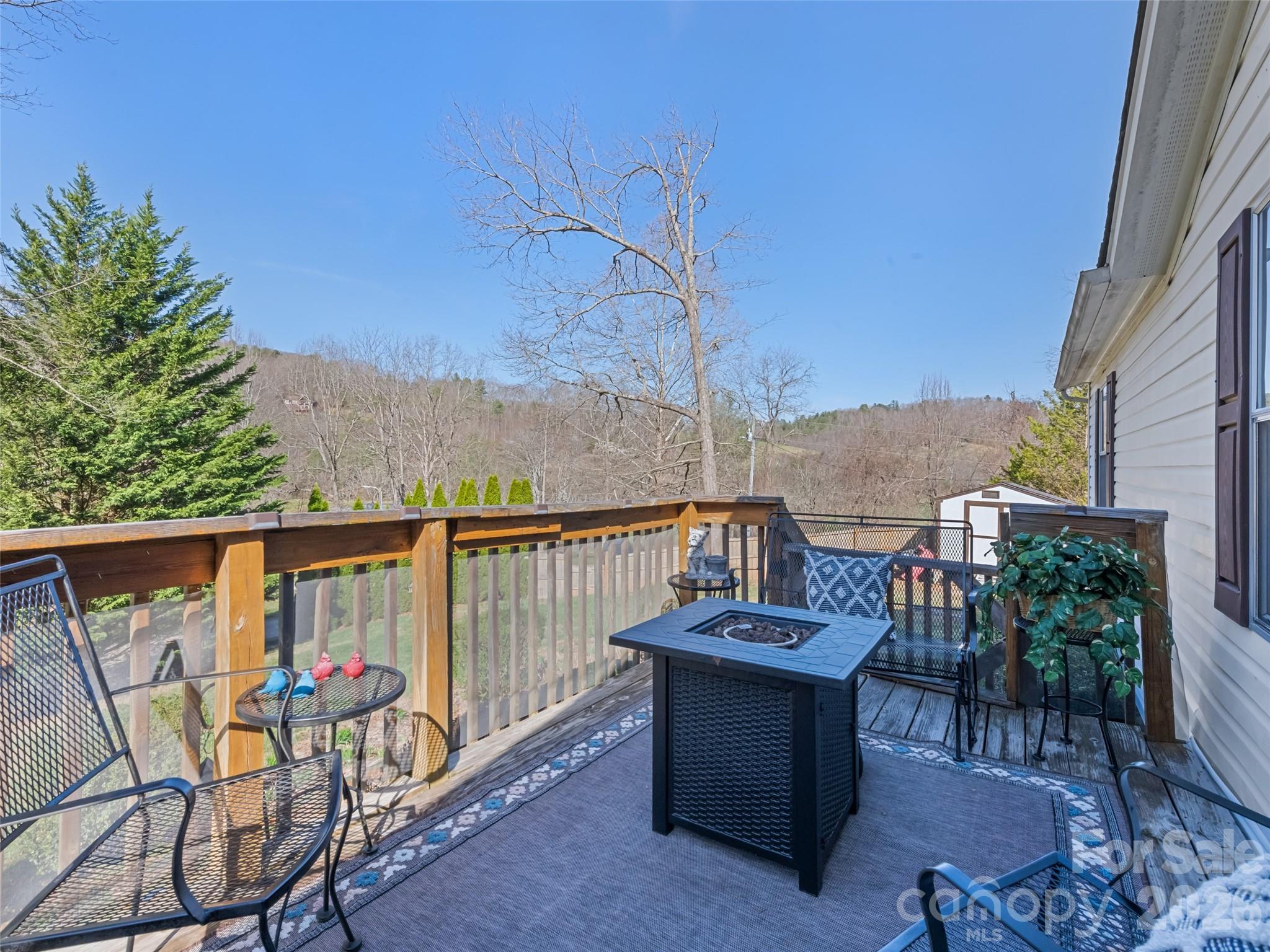 136 Peaceful Valley Drive Property Photo 6