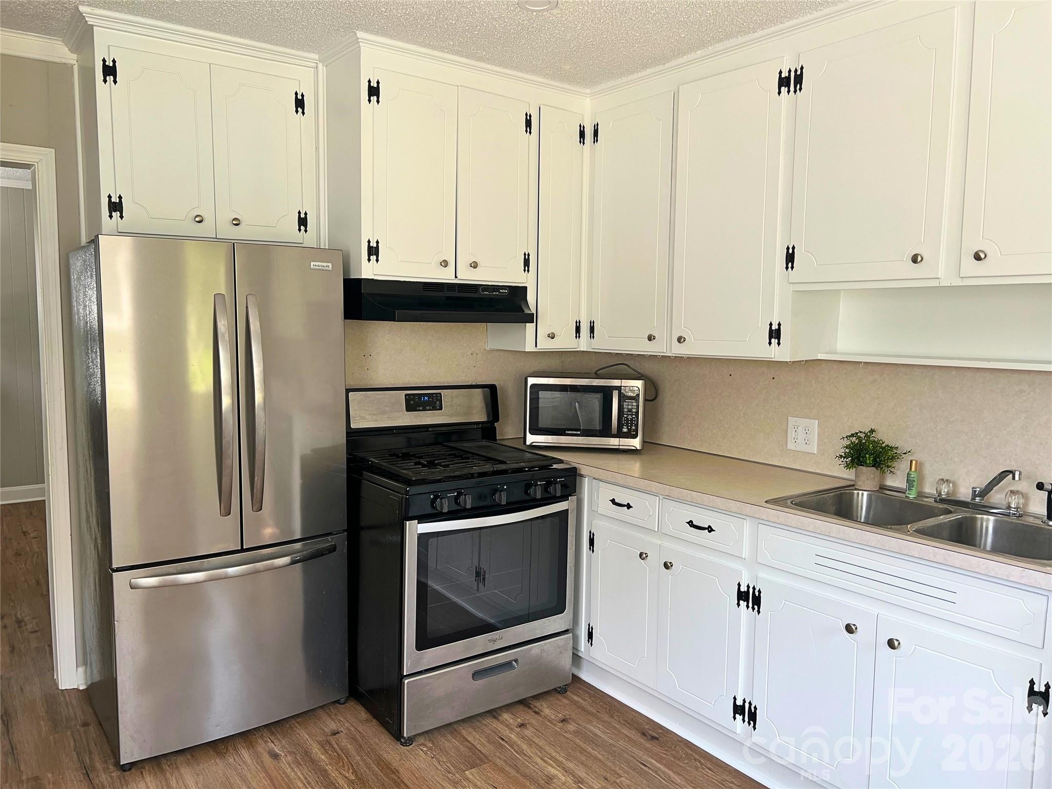 1599 Hillcrest Avenue Property Photo 4