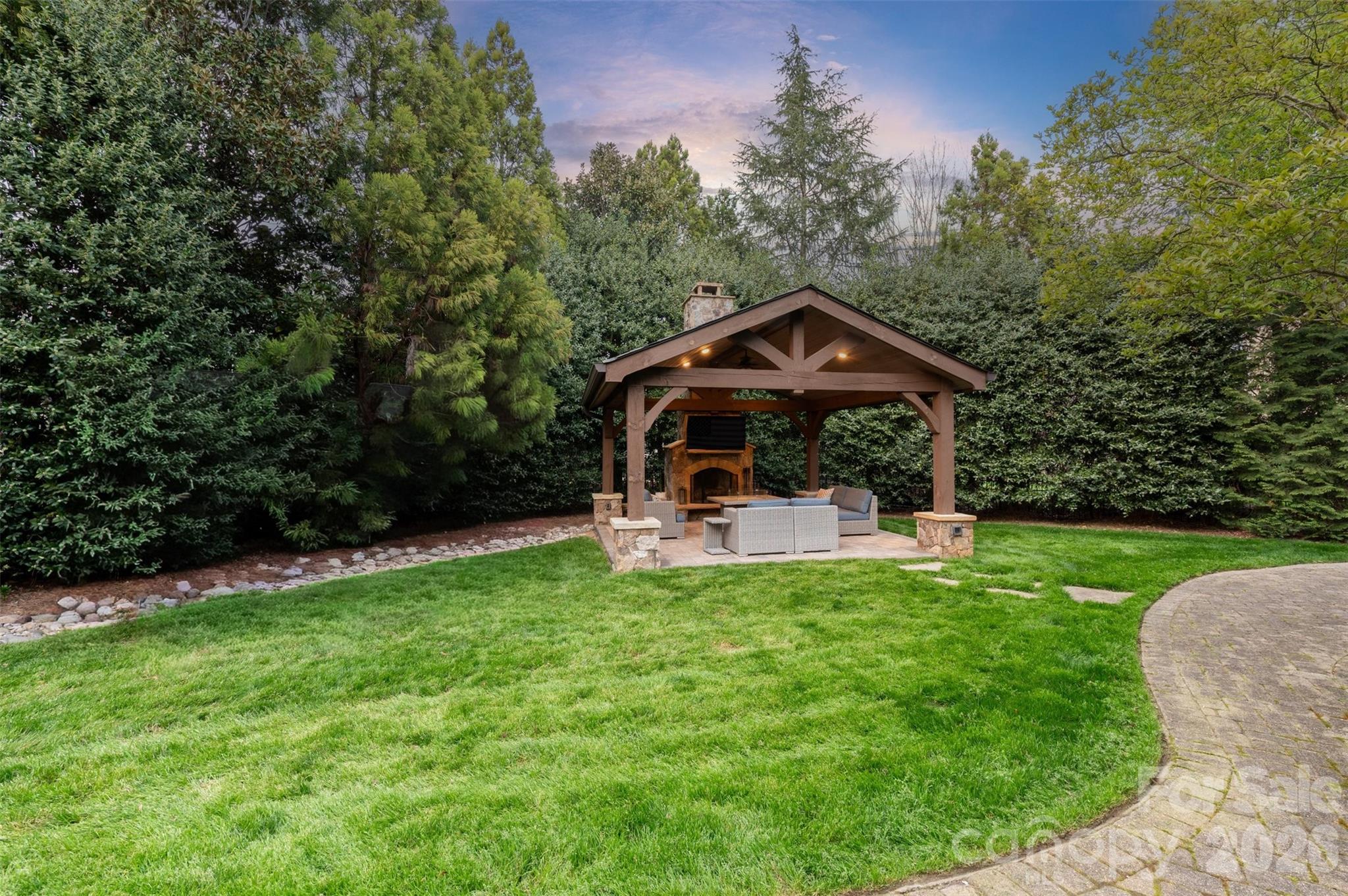 8304 Marcliffe Court Property Photo 4
