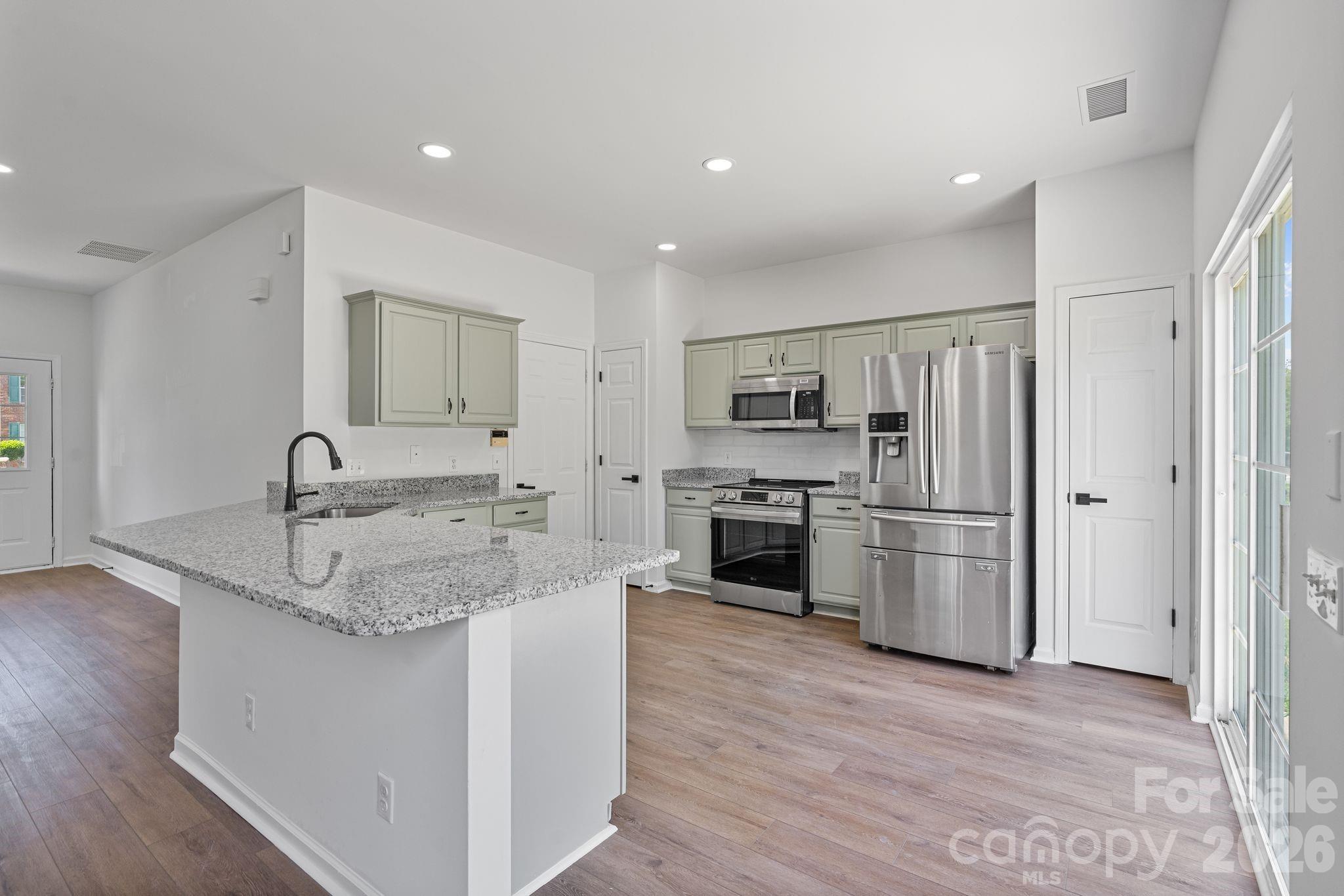 10410 Roundleaf Drive Property Photo 18