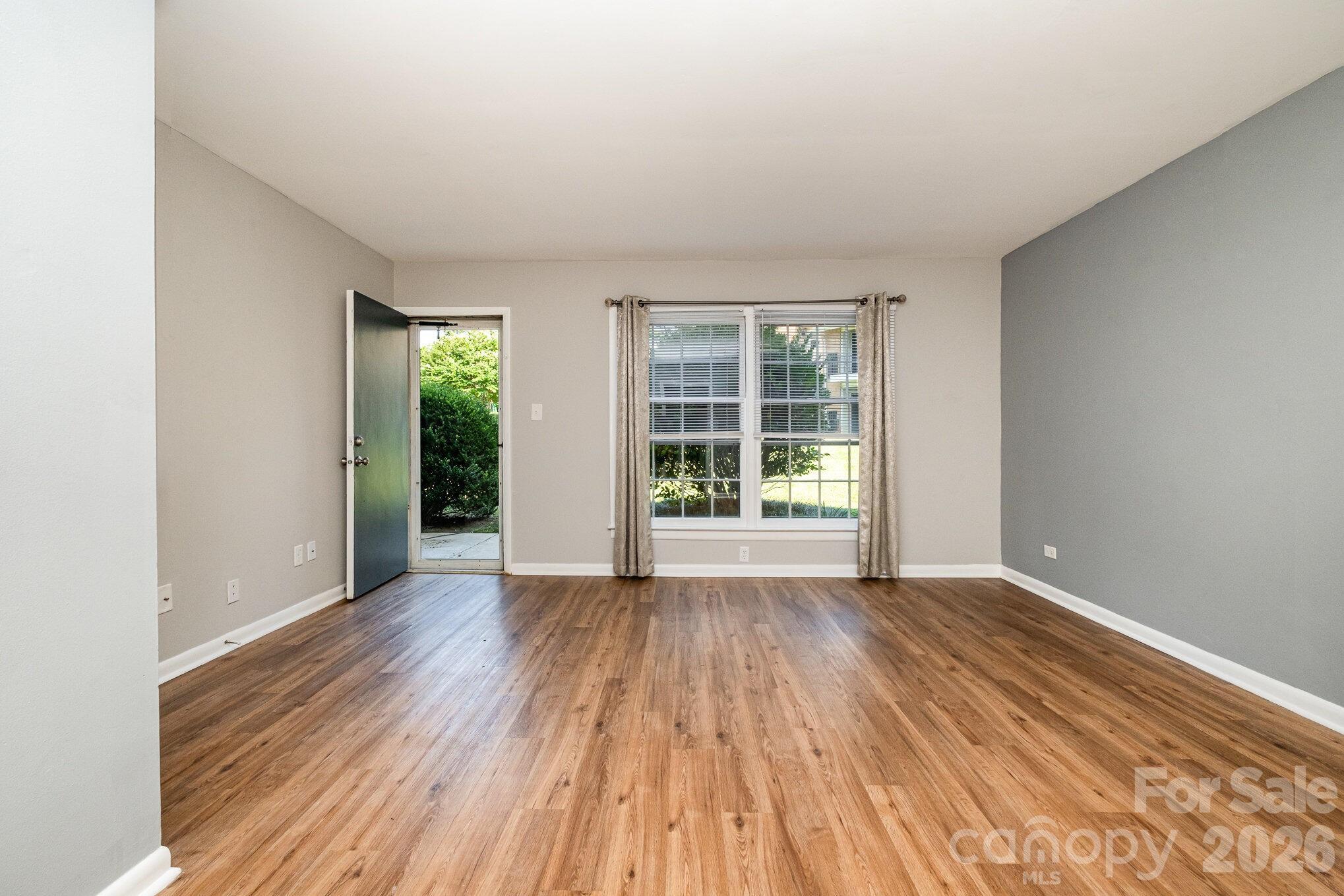 4609 Coronado Drive N Property Photo 3
