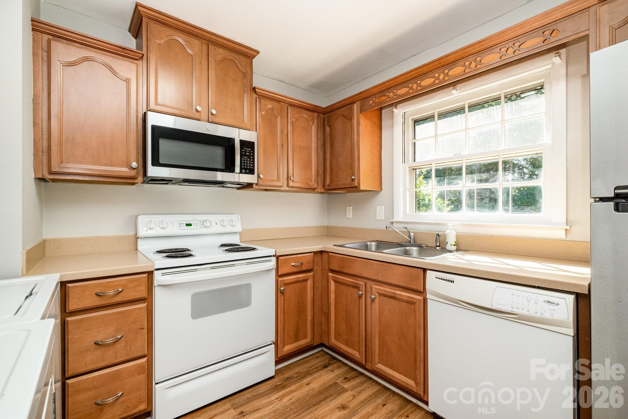 4609 Coronado Drive N Property Photo 6