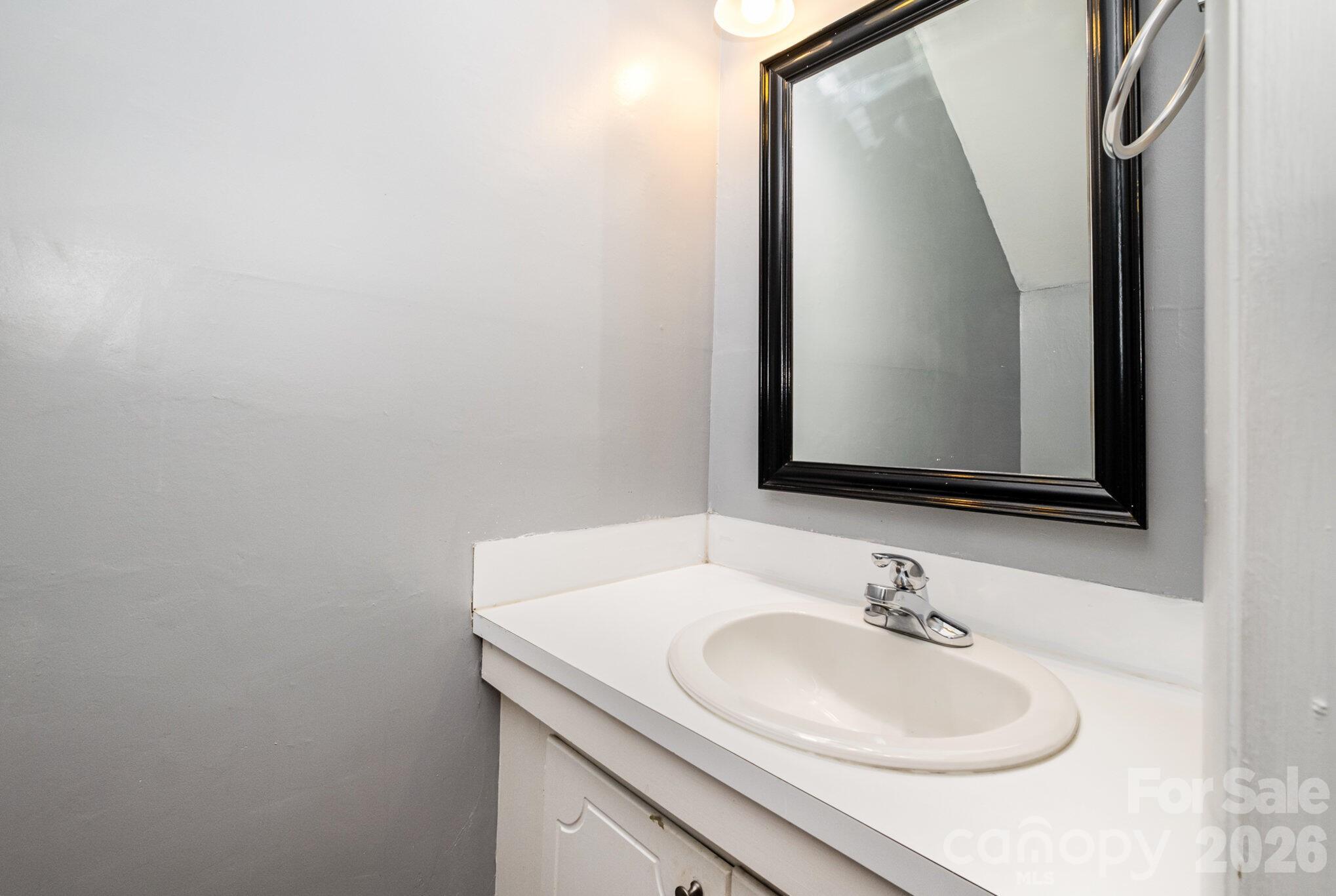 4609 Coronado Drive N Property Photo 8