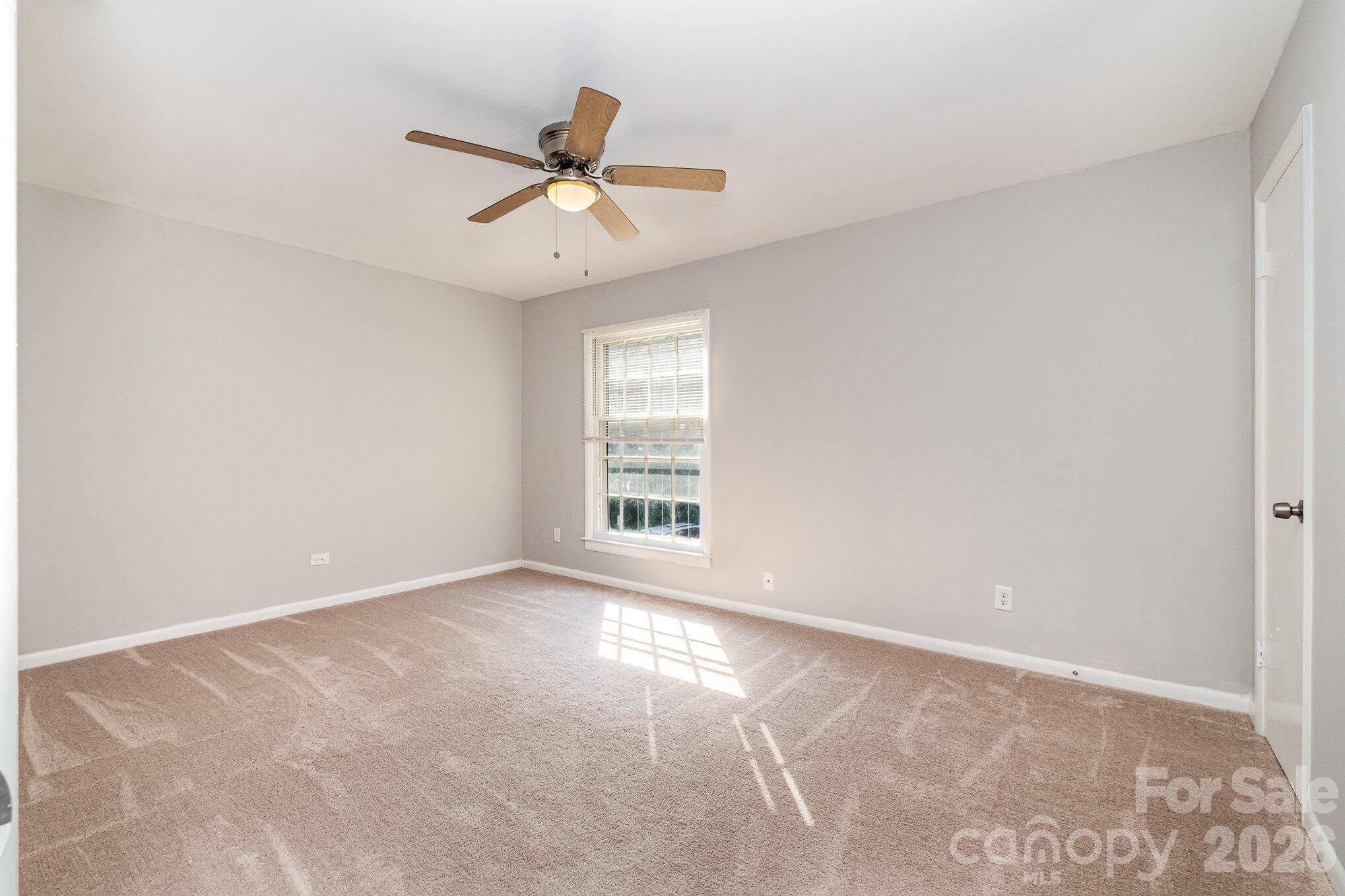 4609 Coronado Drive N Property Photo 9
