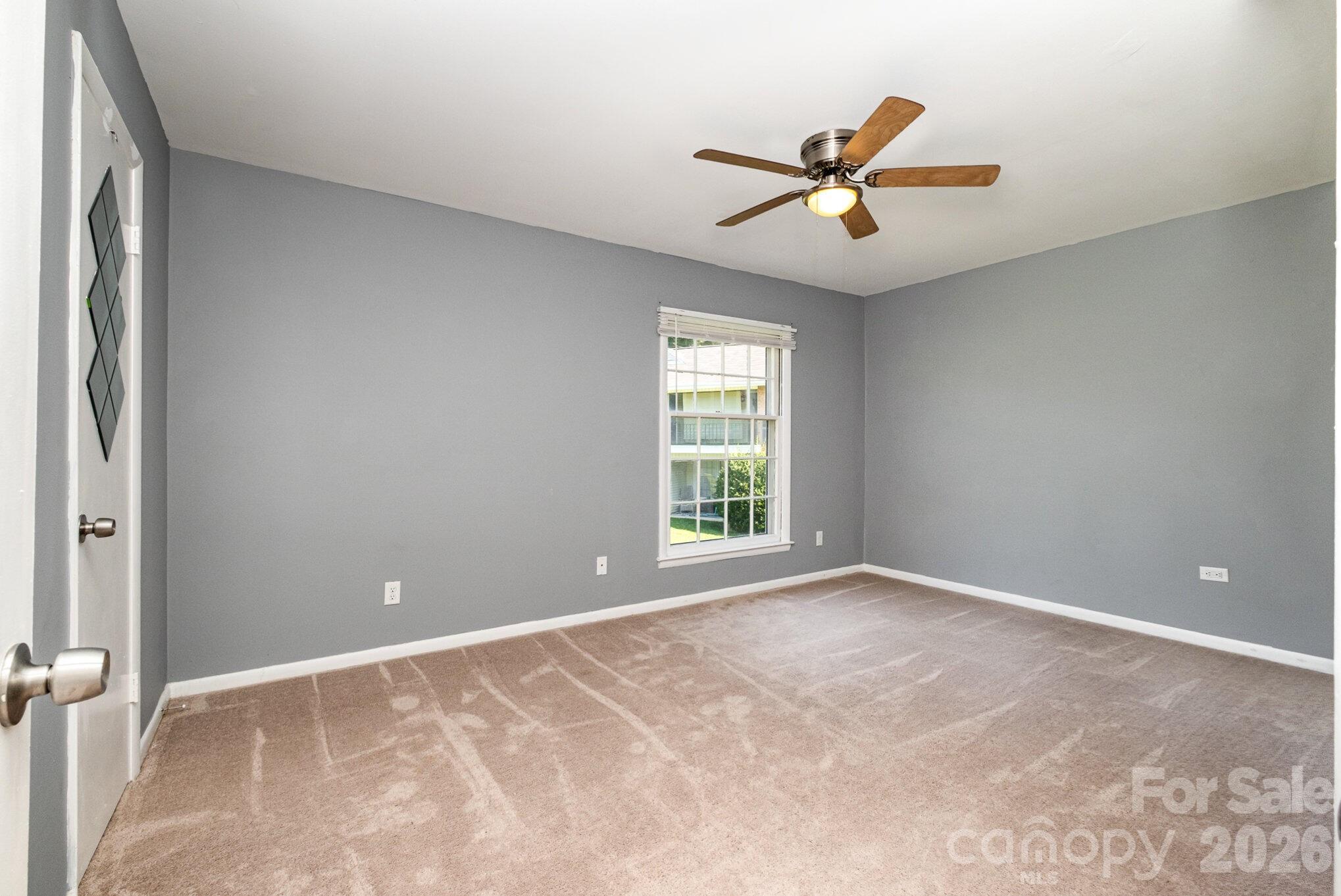 4609 Coronado Drive N Property Photo 11