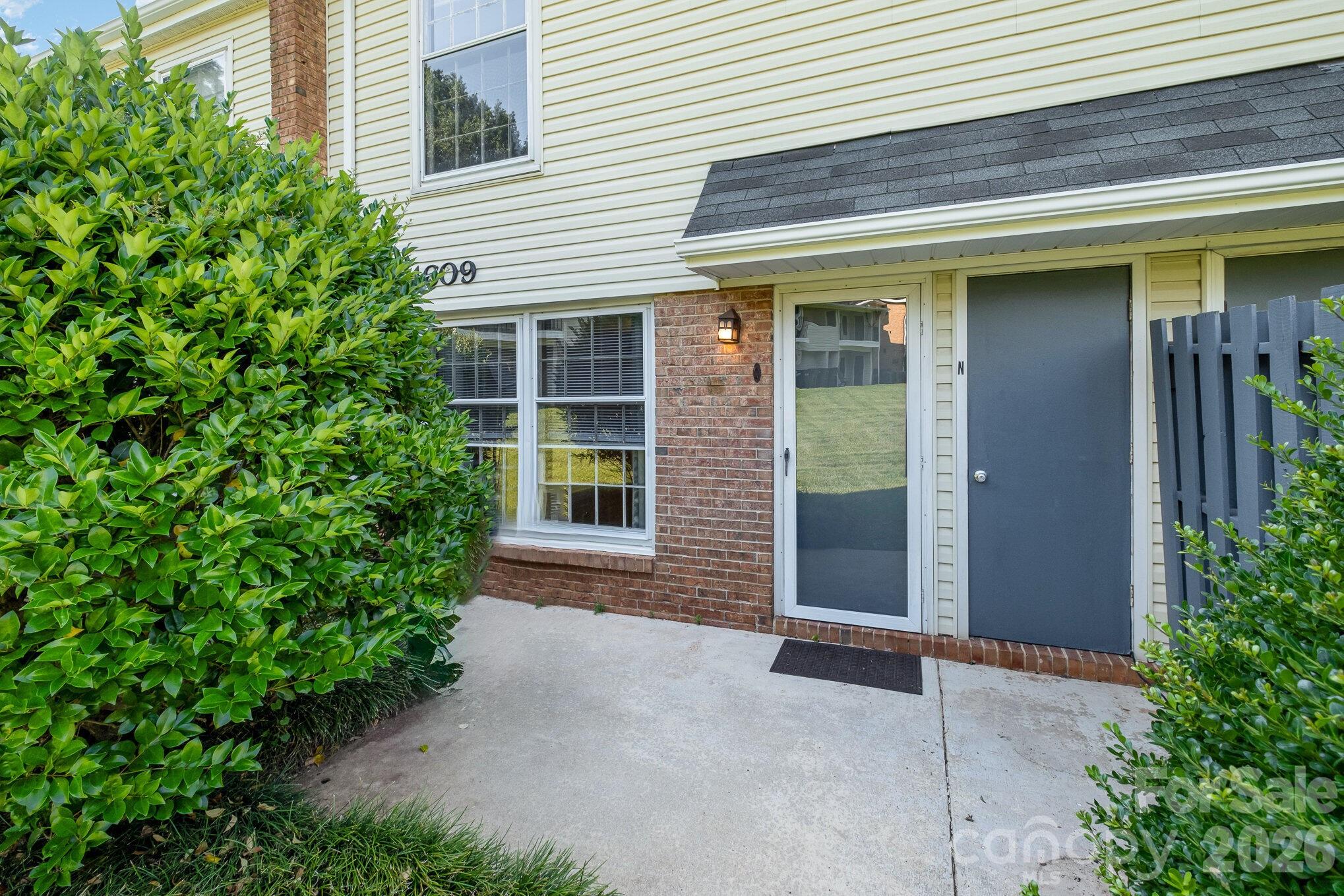 4609 Coronado Drive N Property Photo 16