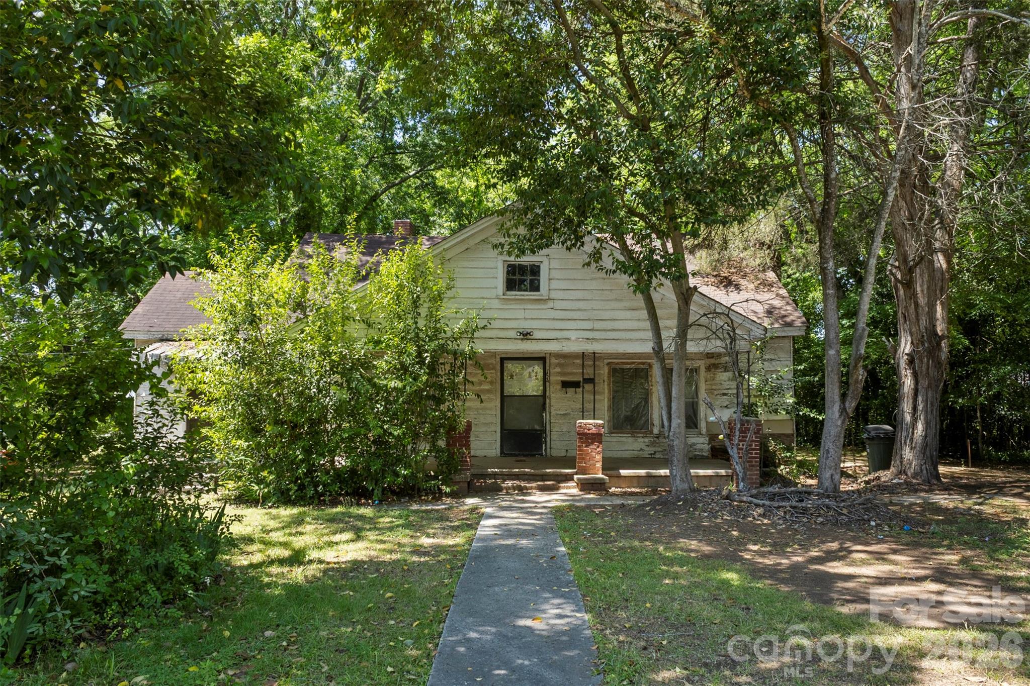 154 Loomis Street Property Photo 3