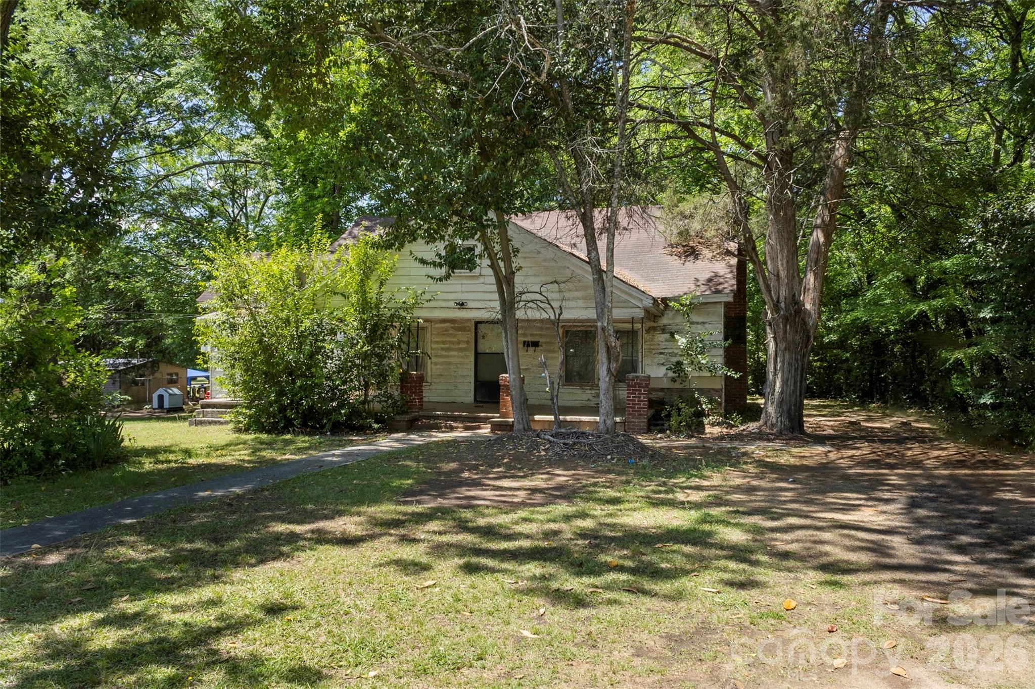 154 Loomis Street Property Photo 4