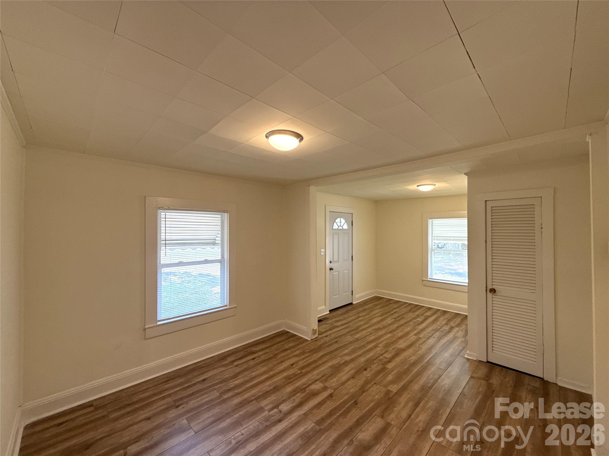 1907 E Elm Street Property Photo 2
