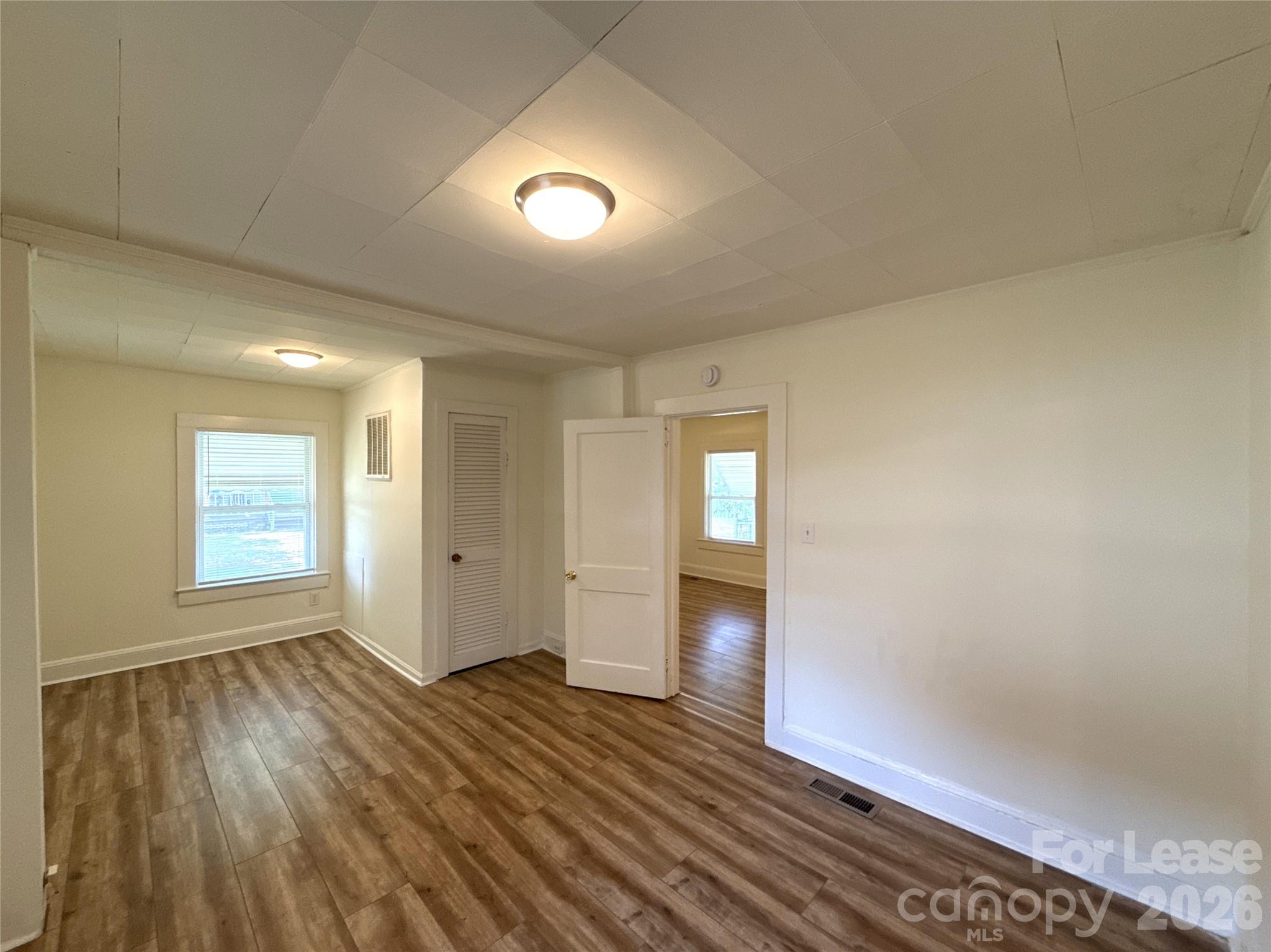1907 E Elm Street Property Photo 3