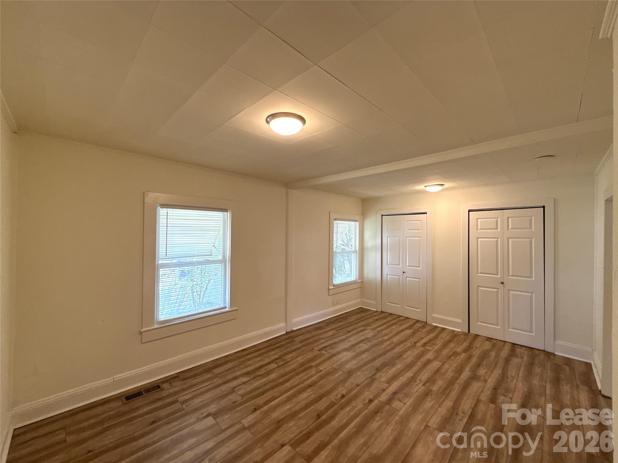 1907 E Elm Street Property Photo 7